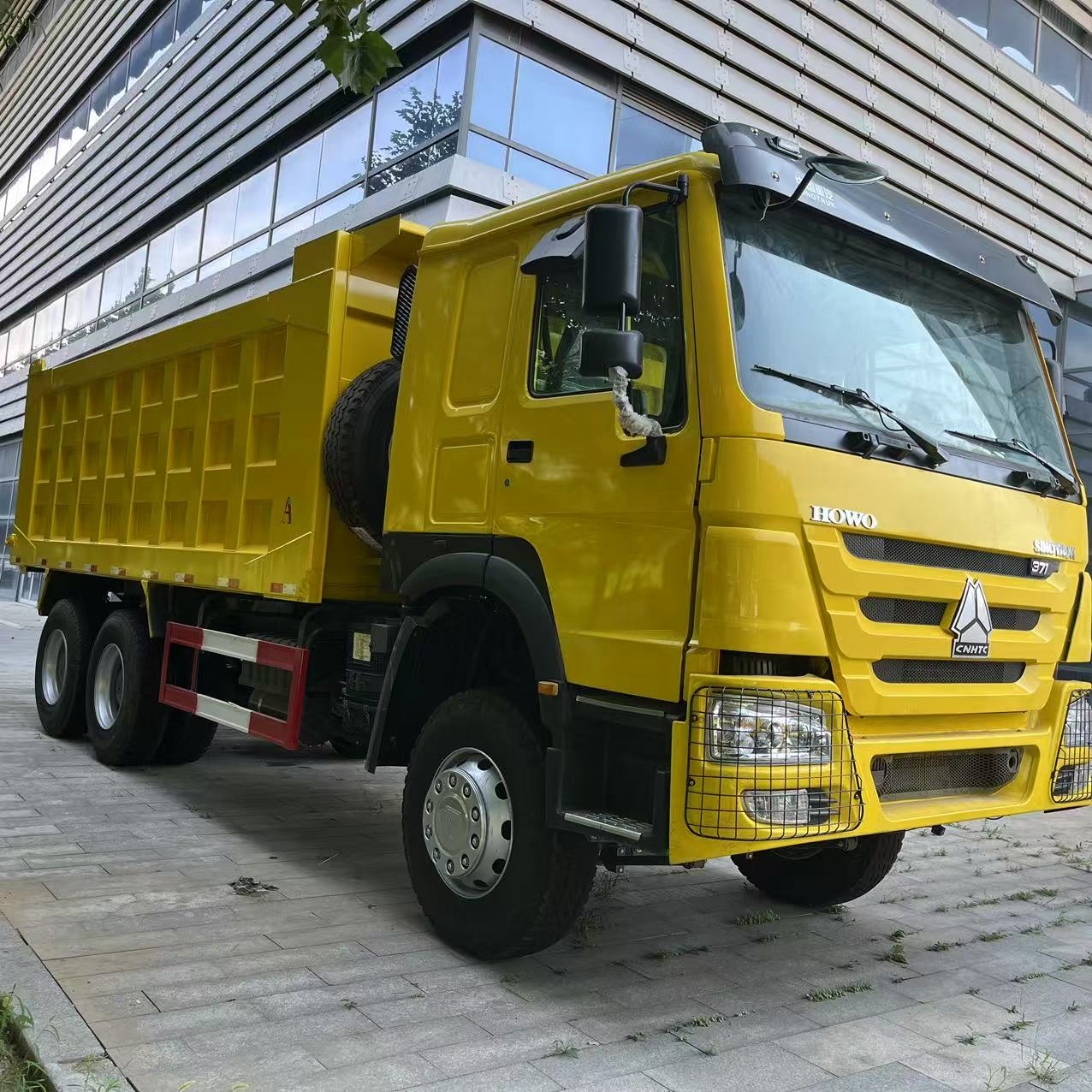 HOWO 6×4 Dump Truck 371HP image 8
