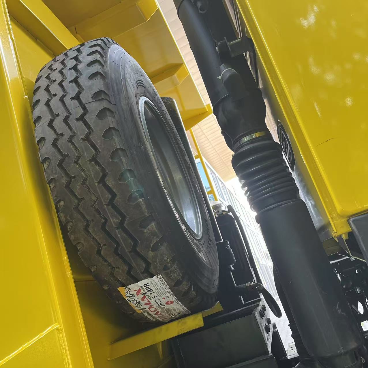 HOWO 6×4 Dump Truck 371HP image 6