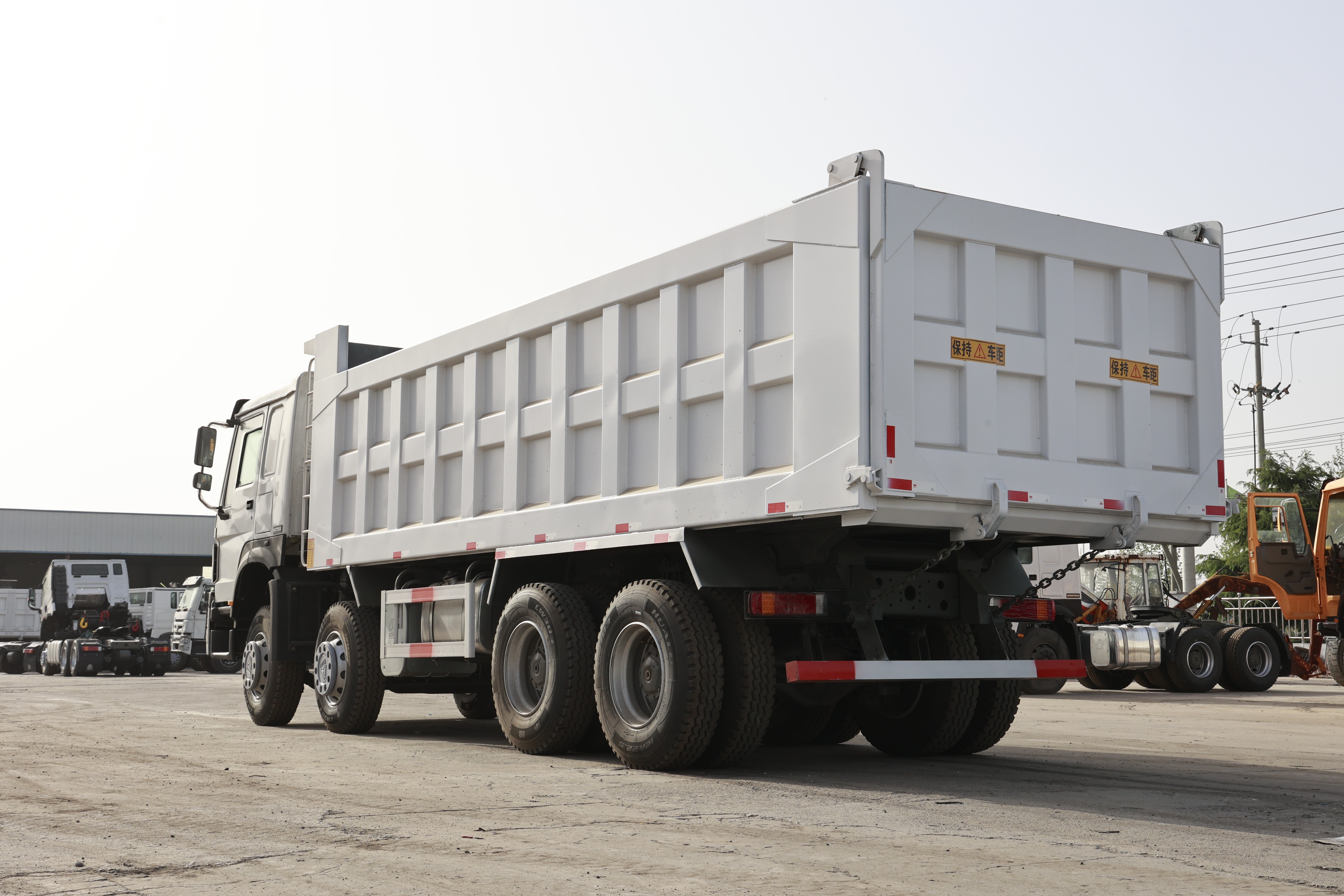 HOWO 8×4 Dump Truck, 371 HP image 4