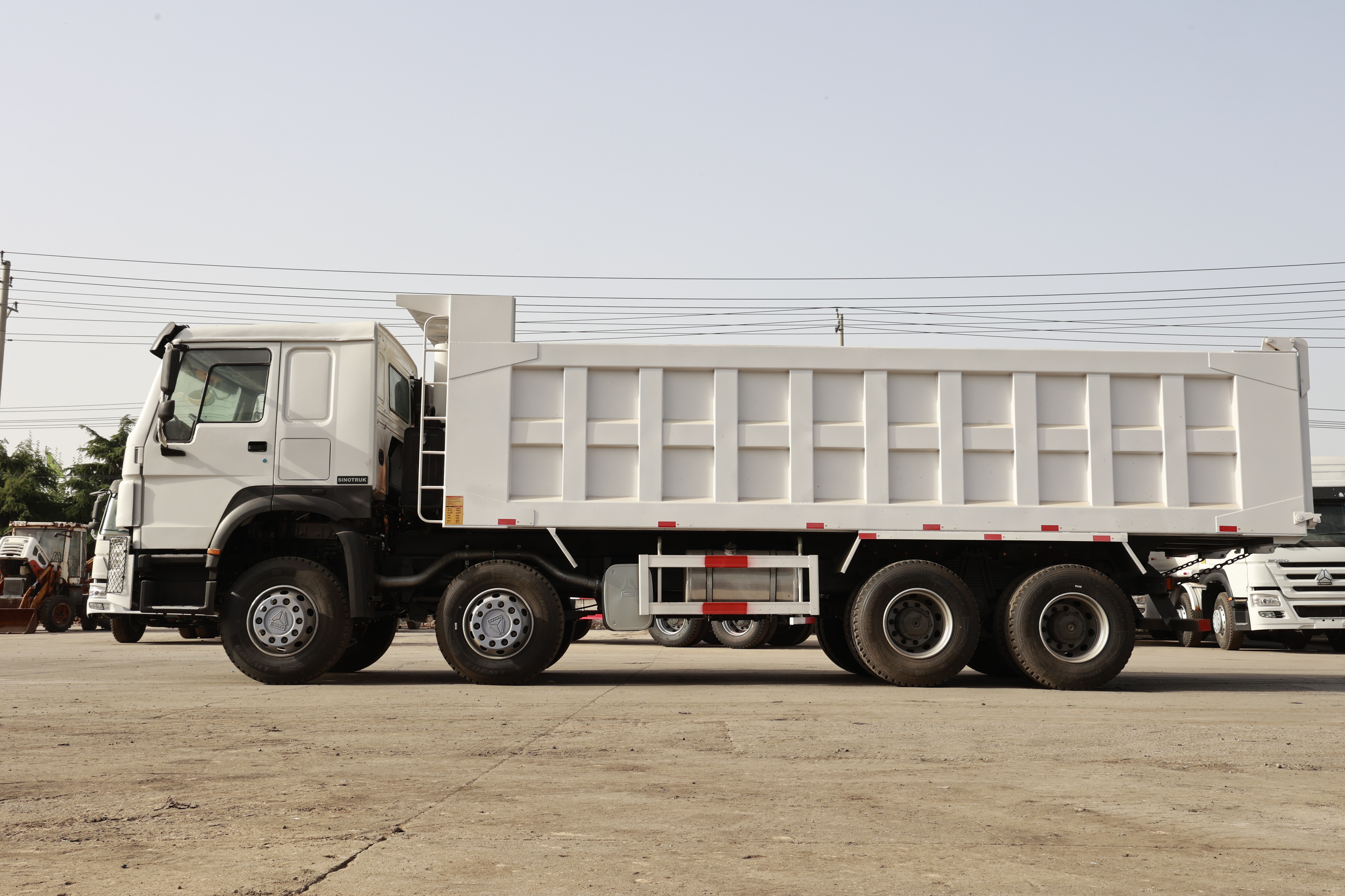 HOWO 8×4 Dump Truck, 371 HP image 3