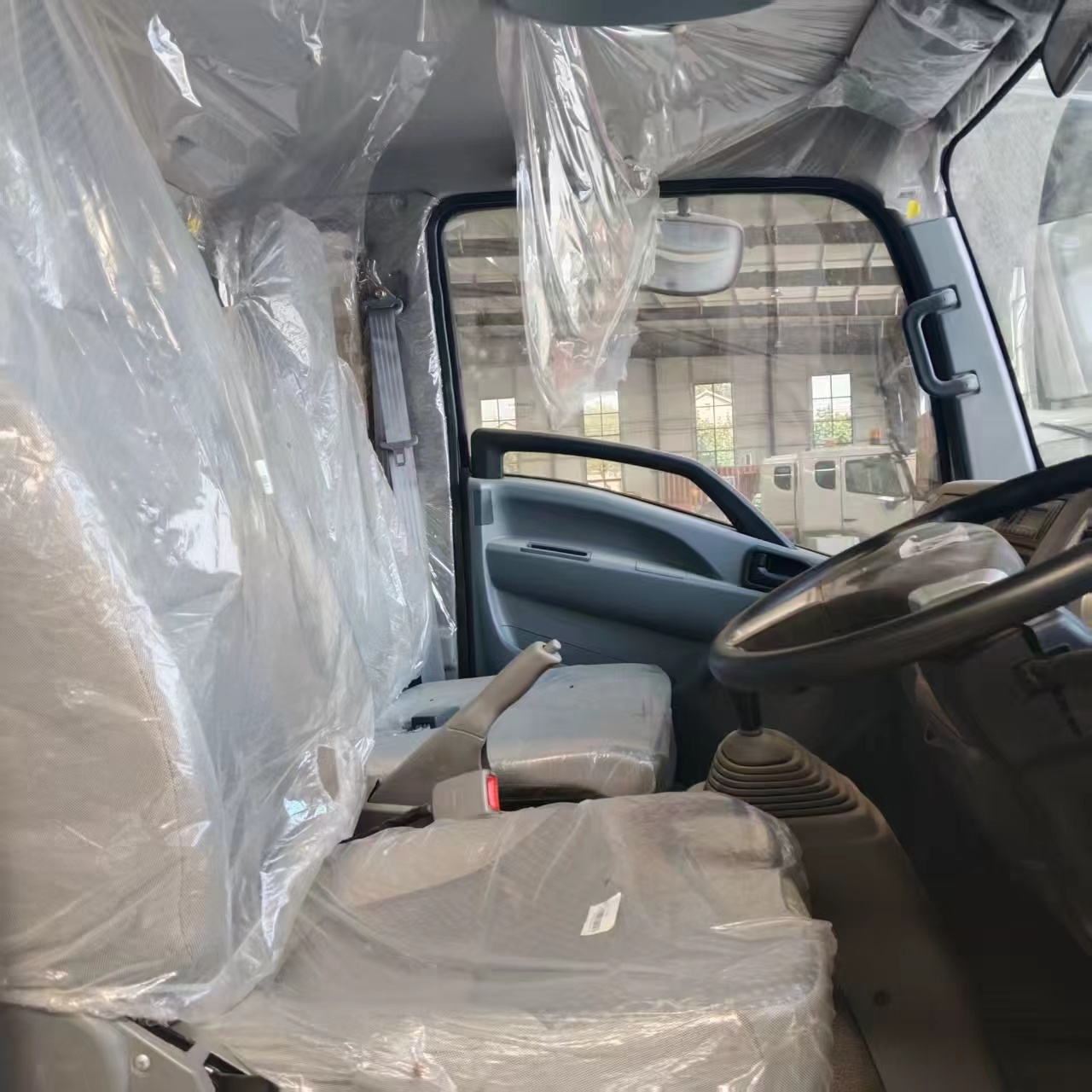 HOWO 4×2 Box Truck 130HP  -RHD image 6