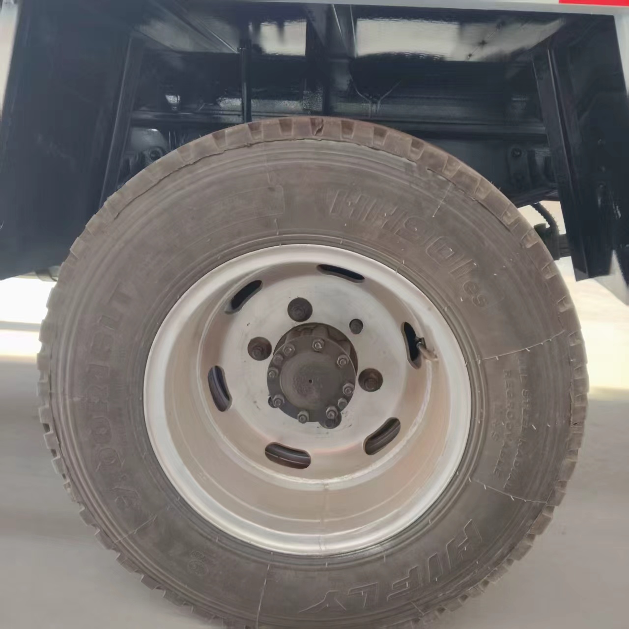 HOWO 4×2 Box Truck 130HP  -RHD image 3