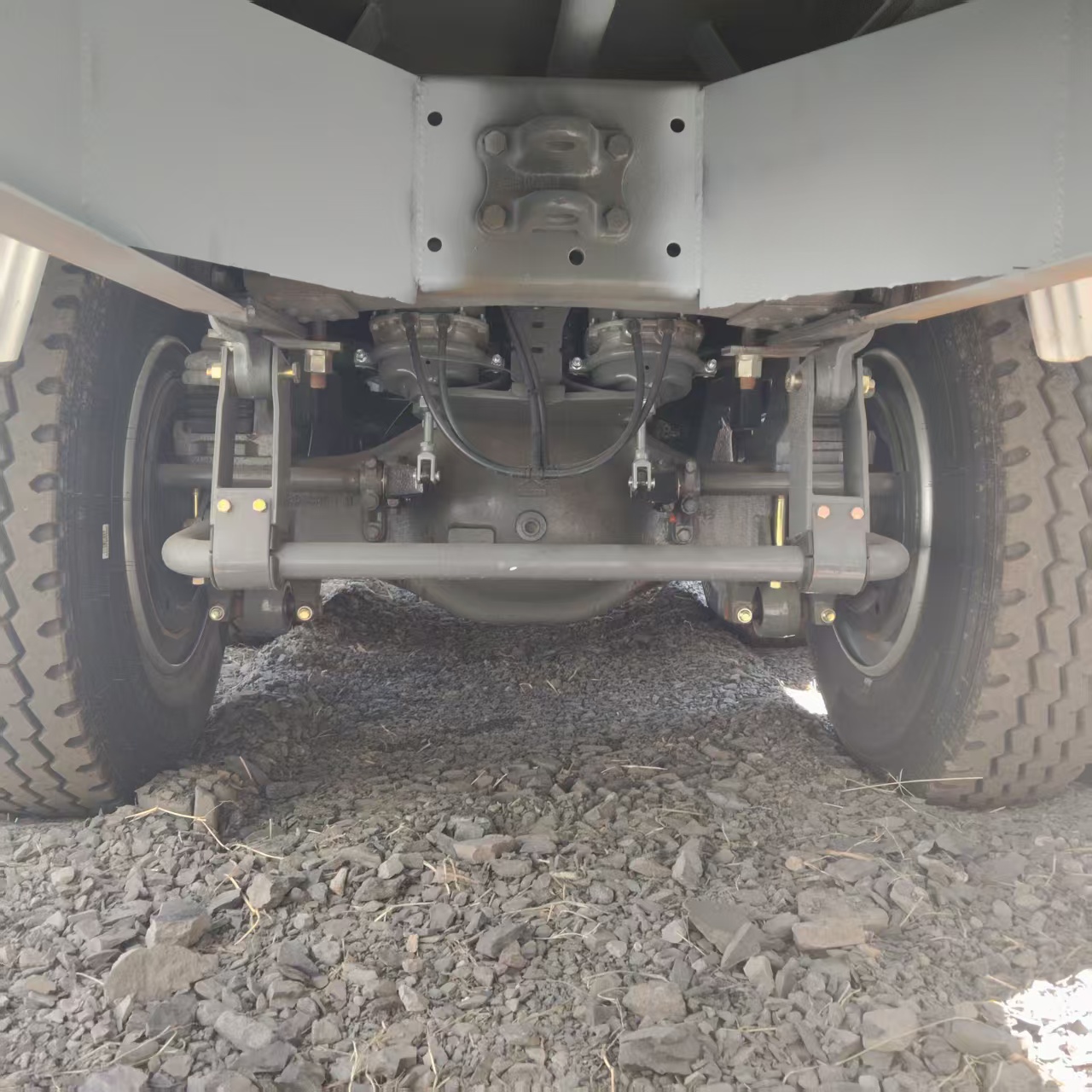 HOWO 6×4  Fuel Tanker Truck image 3