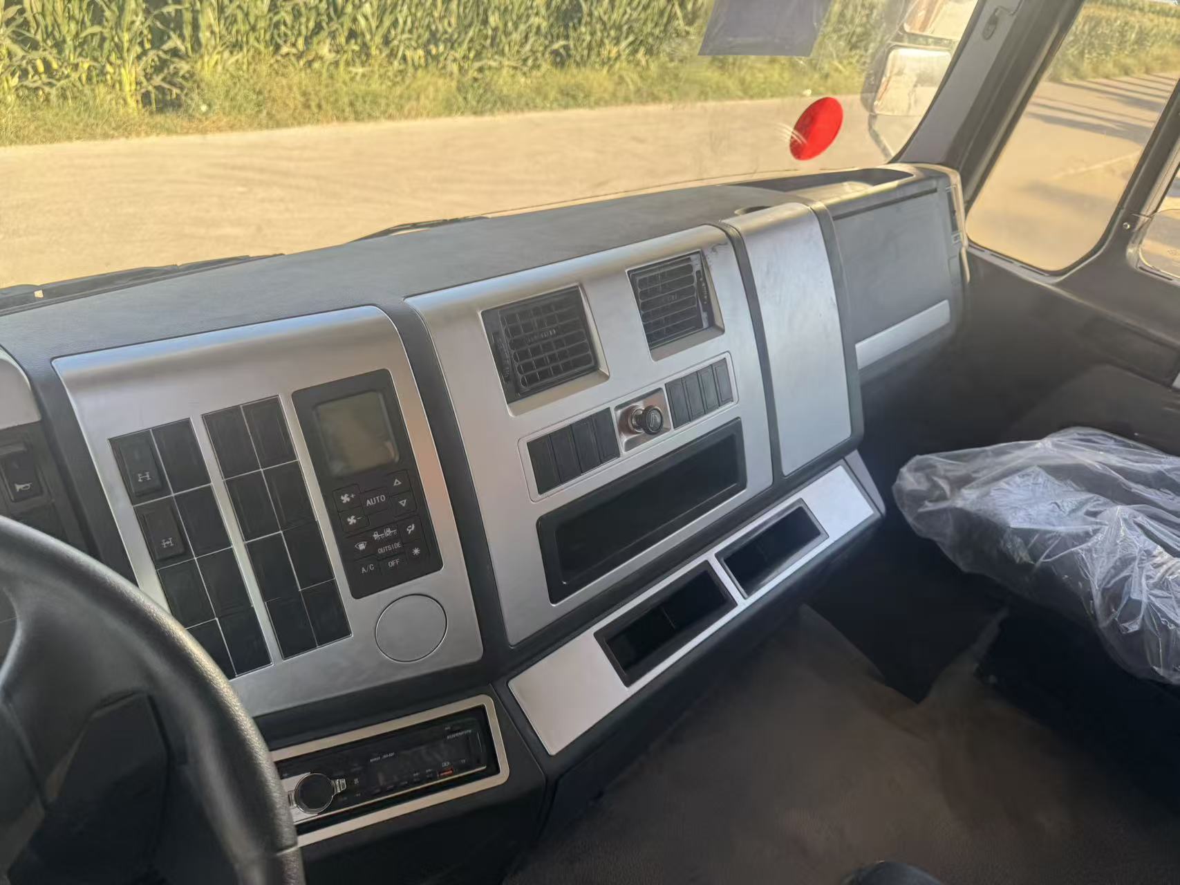 Shacman Delong F3000 6×4 Dump Truck image 3