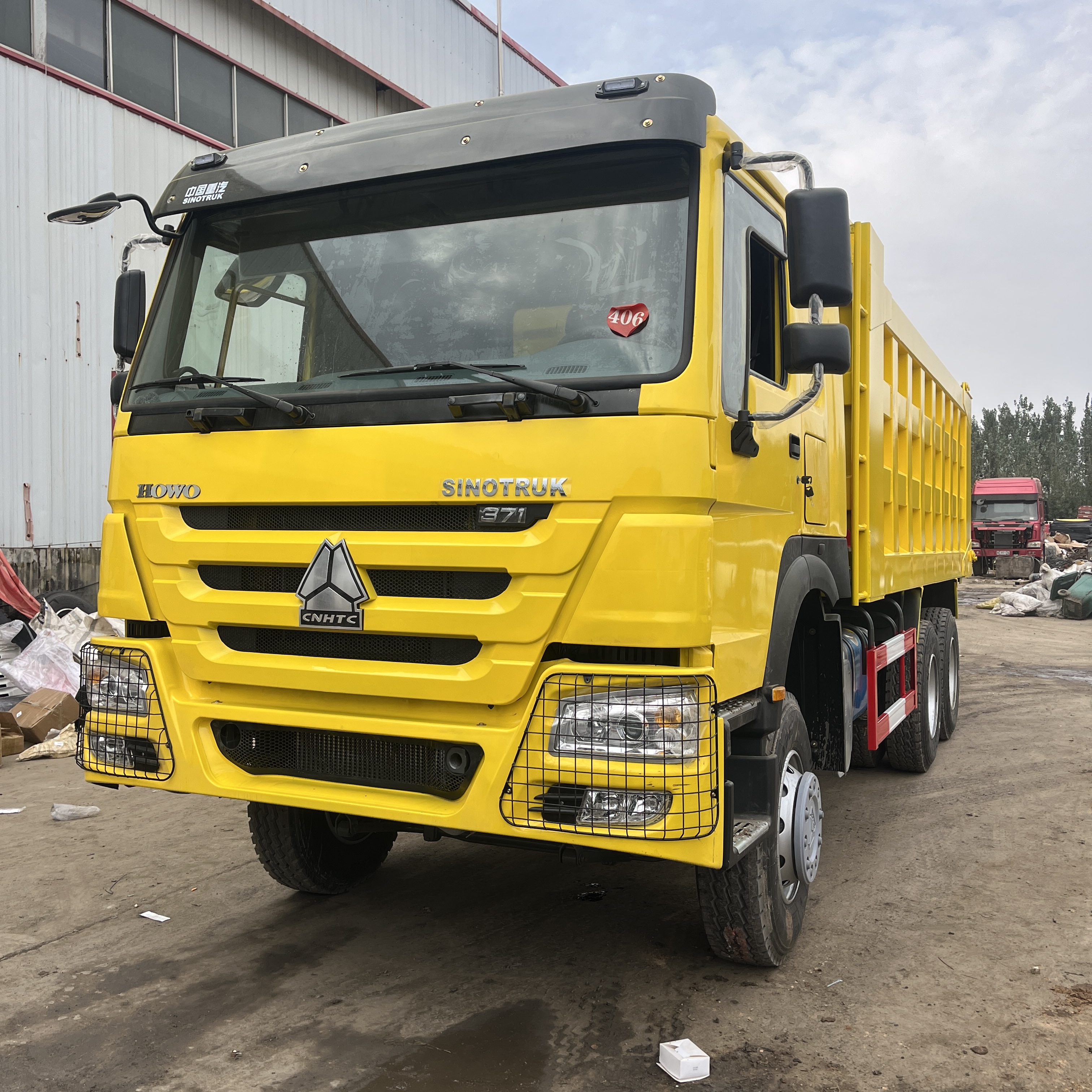 HOWO 371 HP 6×4 Dump Truck image 2