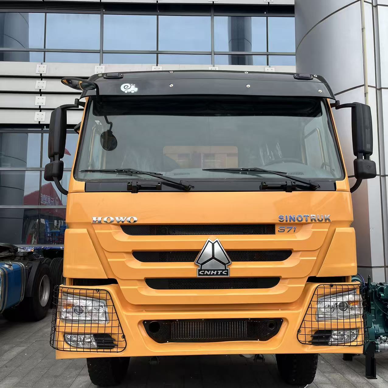 HOWO 371 HP 6×4 Dump Truck image 7