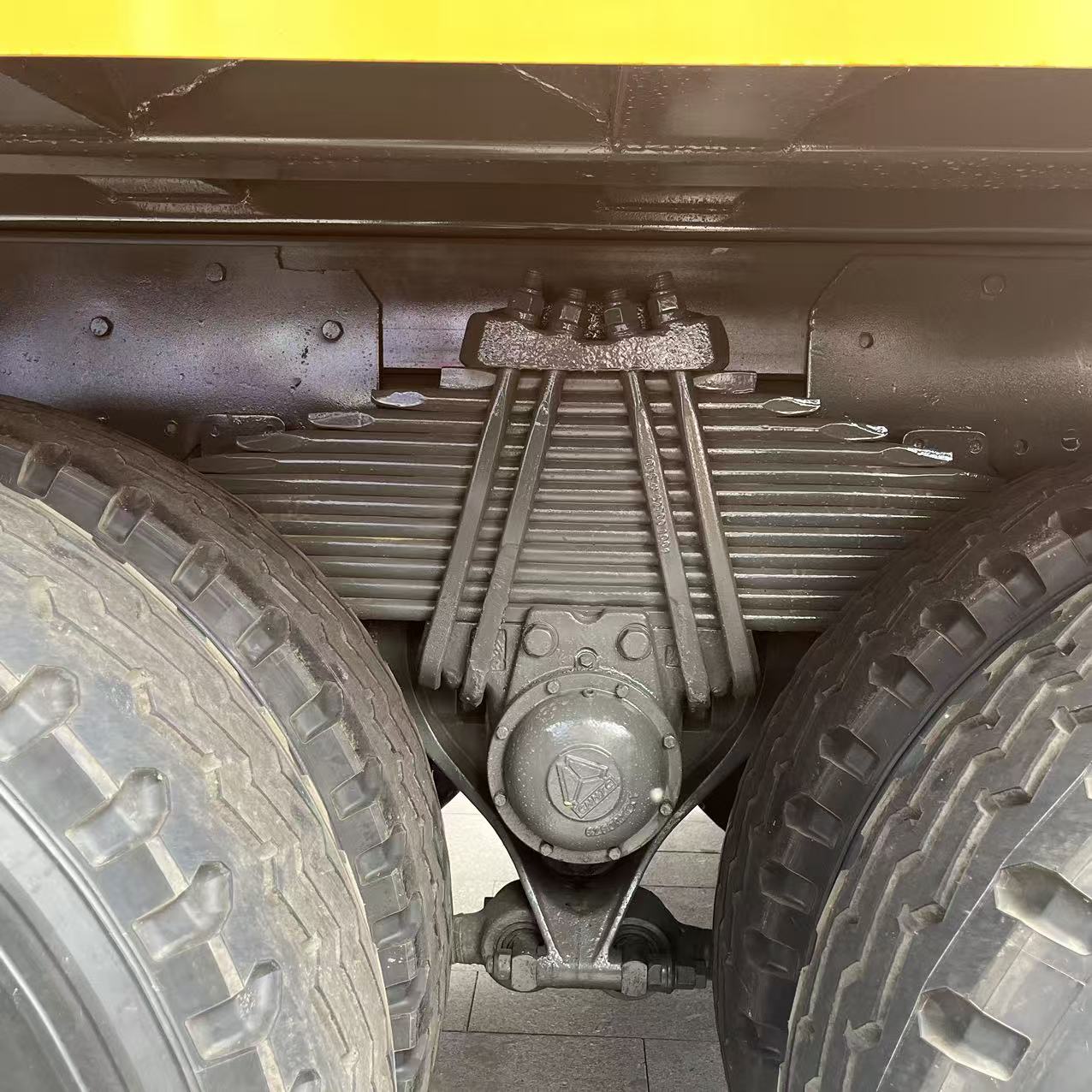 HOWO 371 HP 6×4 Dump Truck image 11