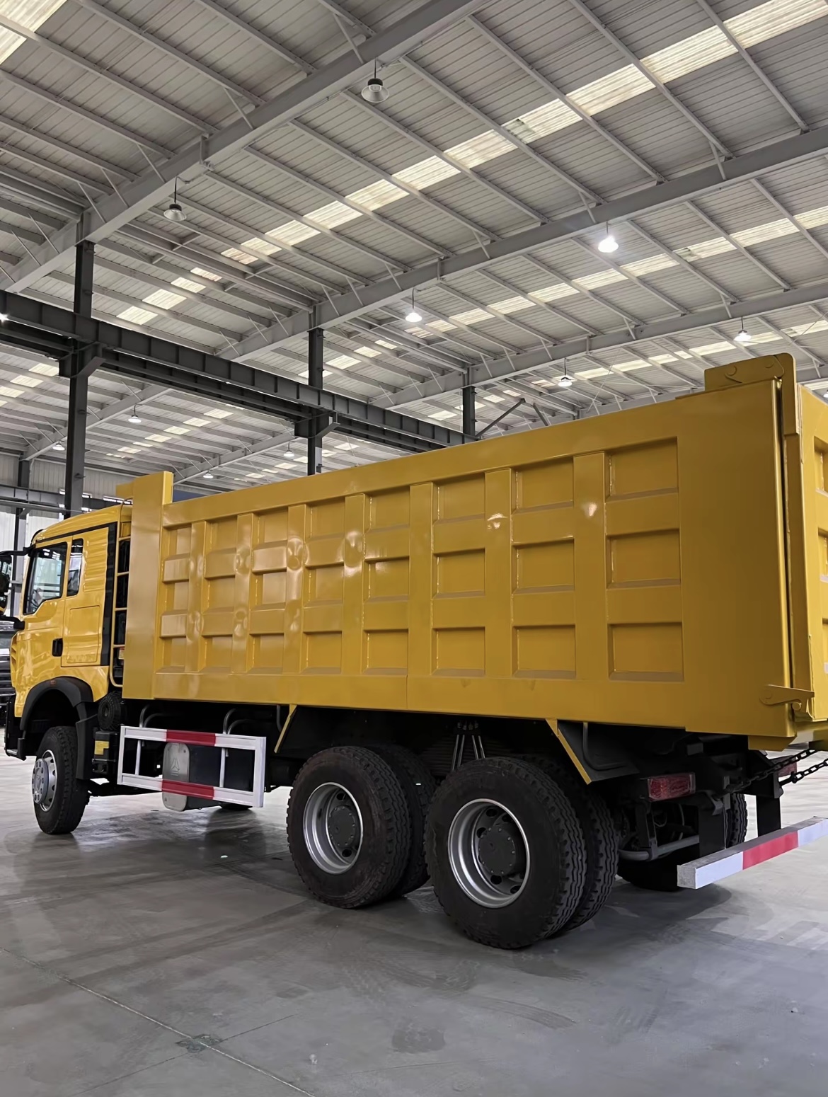 Howo TX 6×4 371-horsepower dump truck image 5