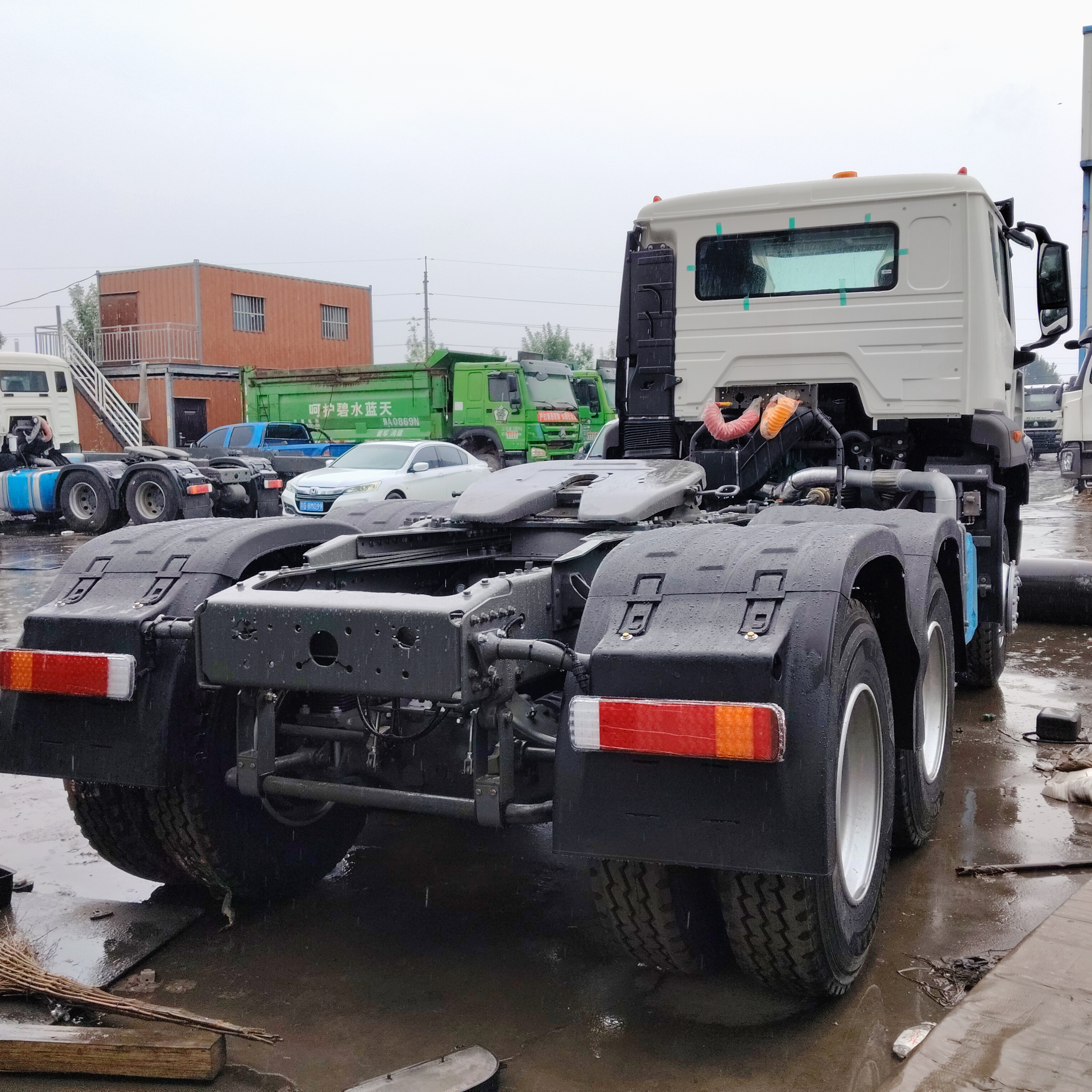 Howo NX 6×4 tractor truck image 5
