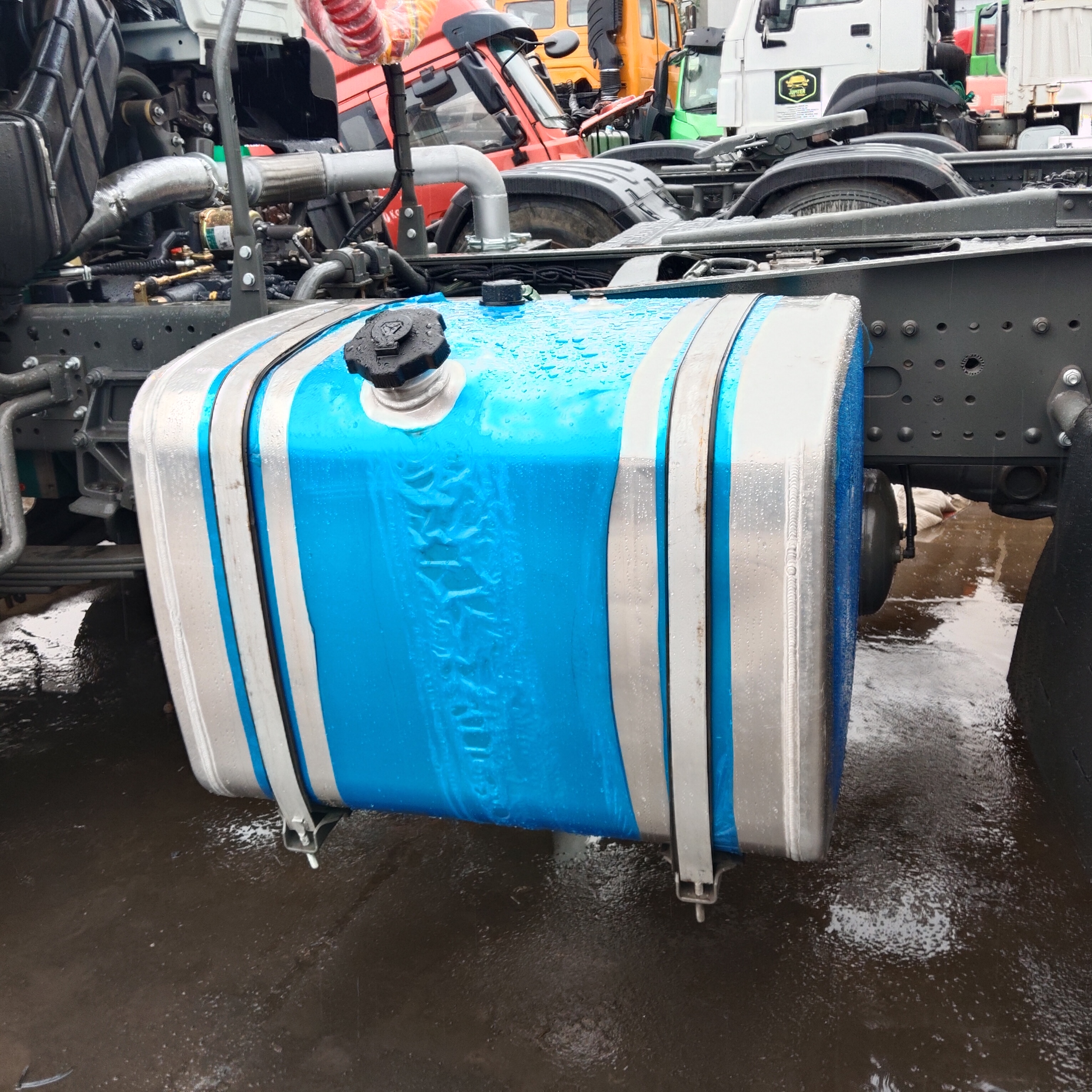Howo NX 6×4 tractor truck image 3
