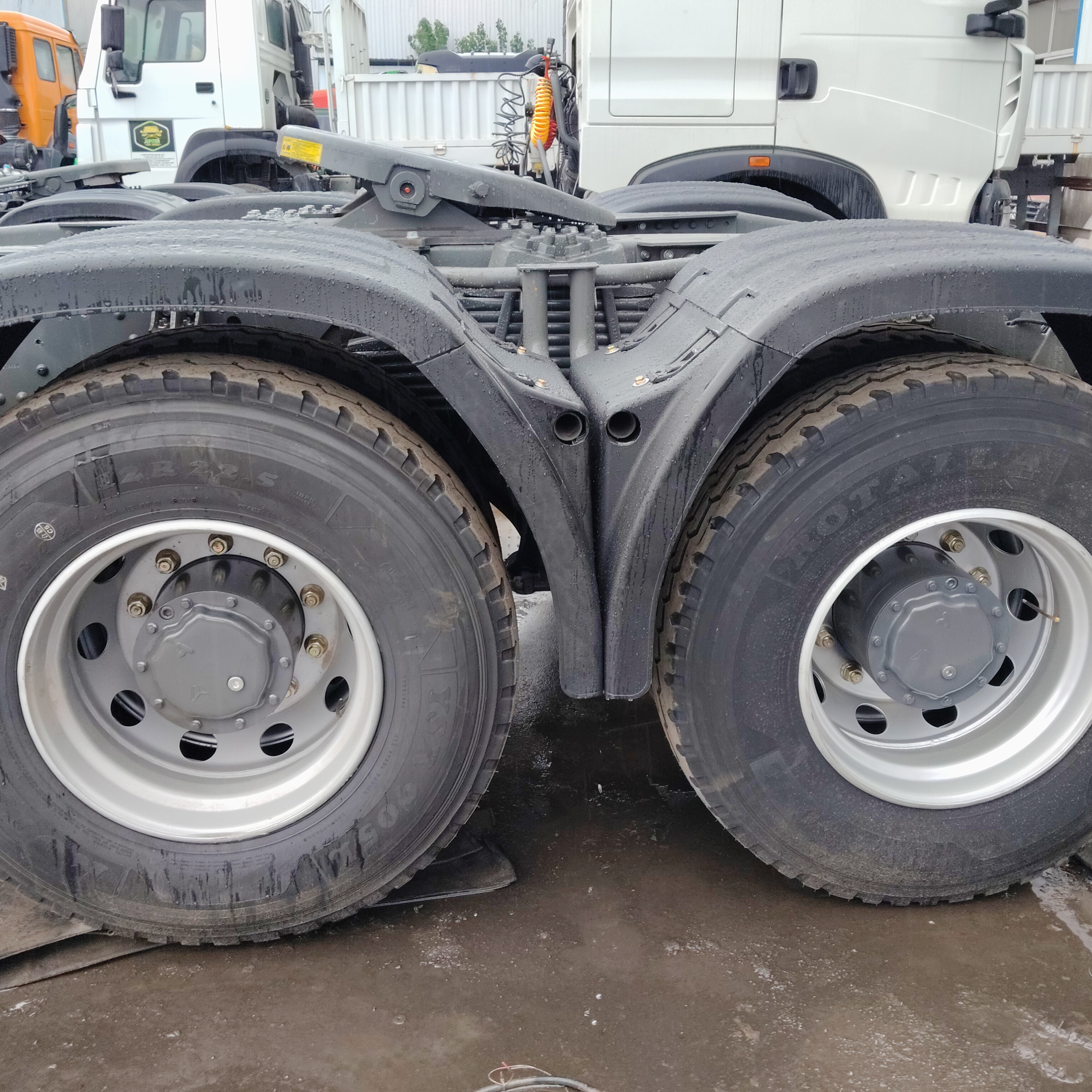 Howo NX 6×4 tractor truck image 4