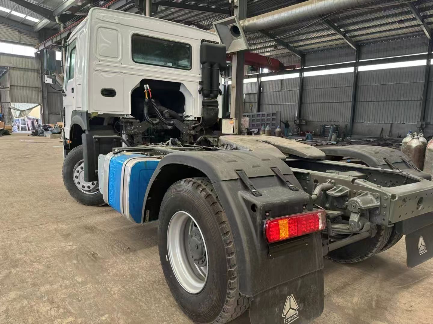 HOWO 4×2 Tractor Truck image 5