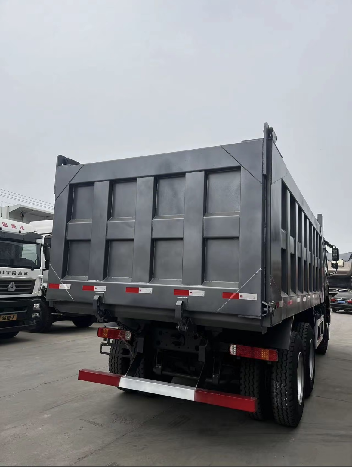 Sinotruk Howo 380 HP 6×4 Dump Truck, Euro 3 / Euro 5 optional image 6
