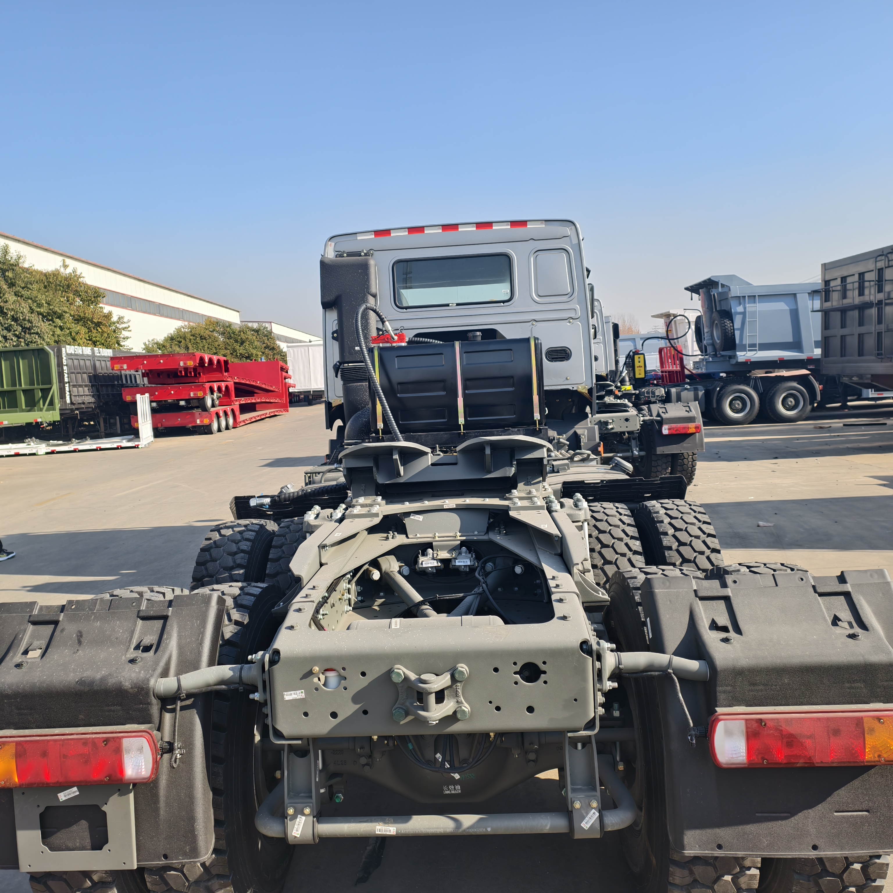 HOWO 6×6 All-wheel-drive Tractor Truck image 4