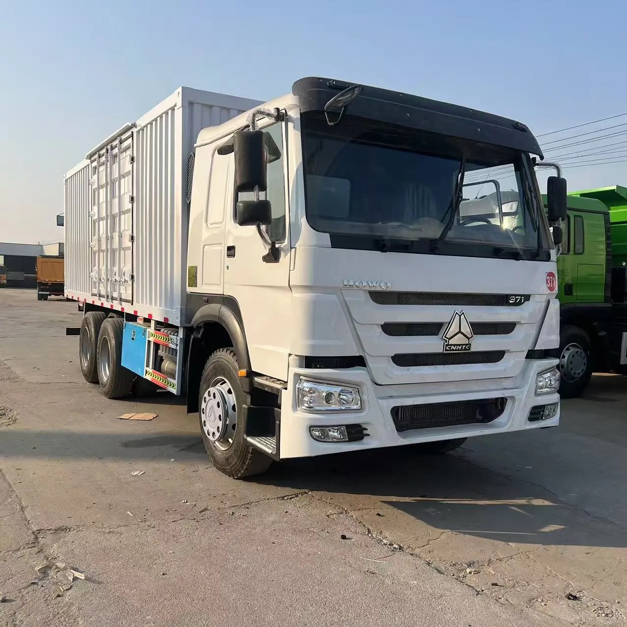 HOWO 6×4 Box Truck 371HP-LHD image 5
