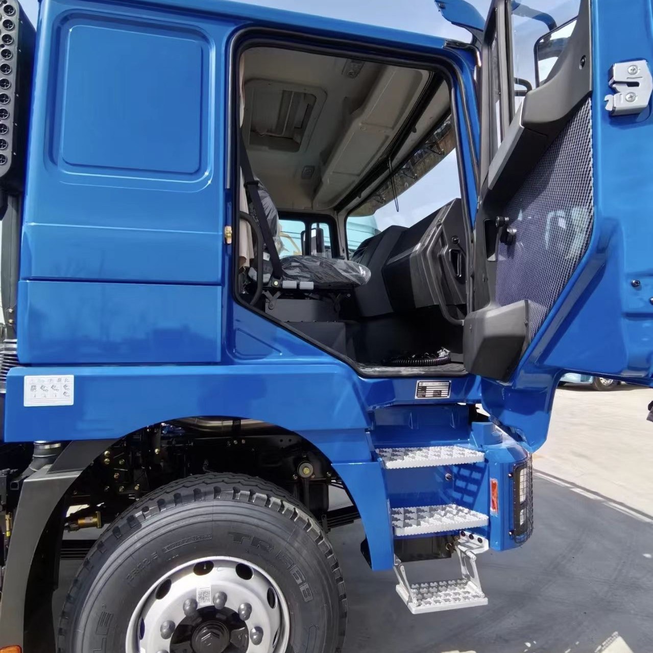 Shacman F3000 6×4 Tractor Head, 430HP image 4