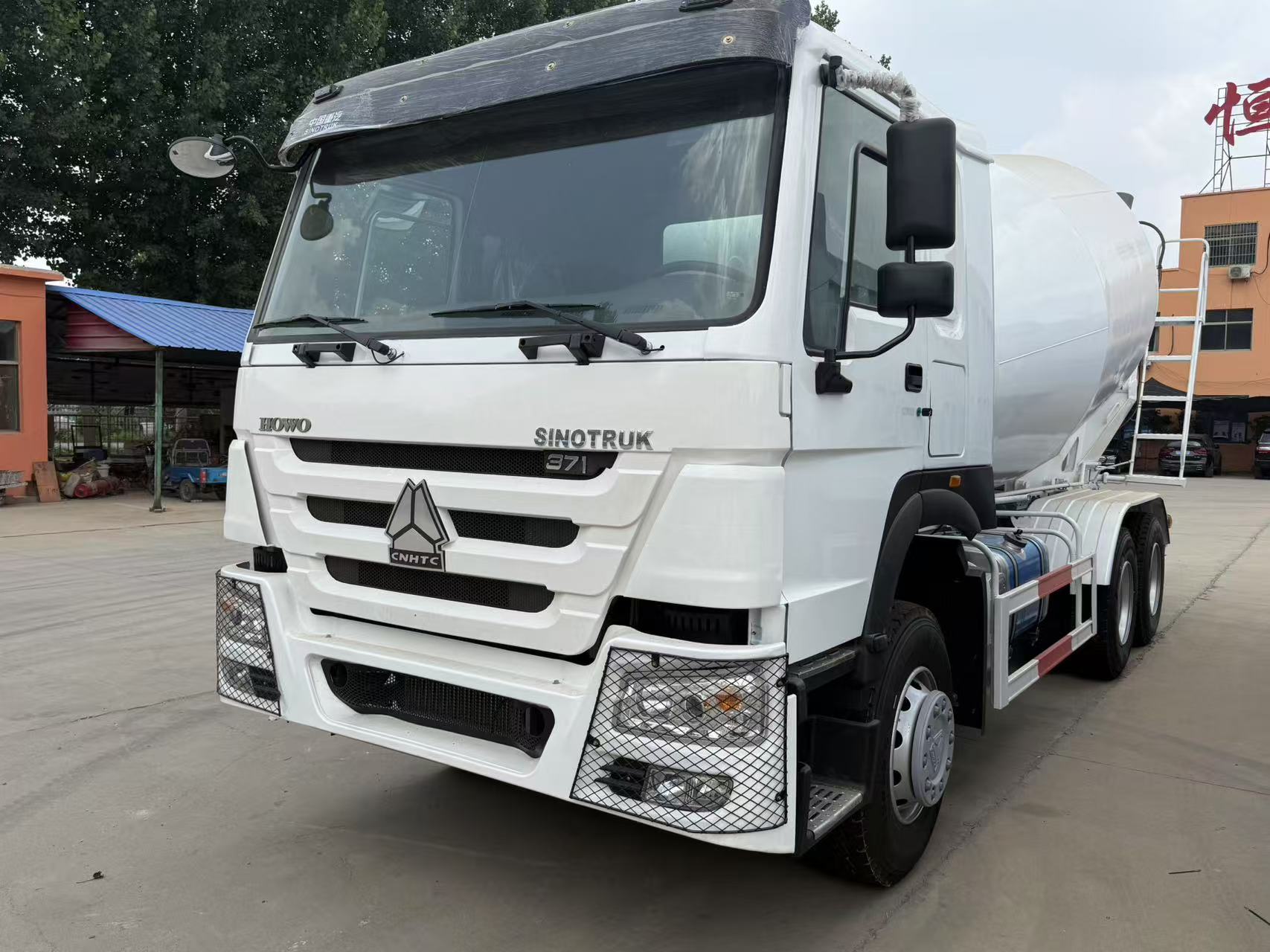 Sinotruk HOWO 6×4 Concrete Mixer Truck — 371 hp Specifications