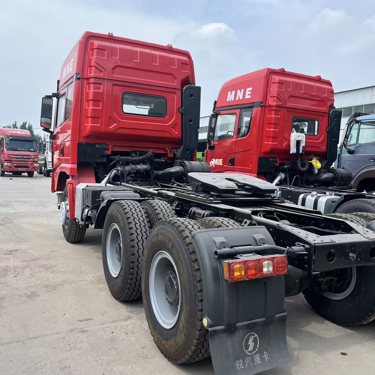 SHACMAN X3000 6×4 Tractor Truck image 3