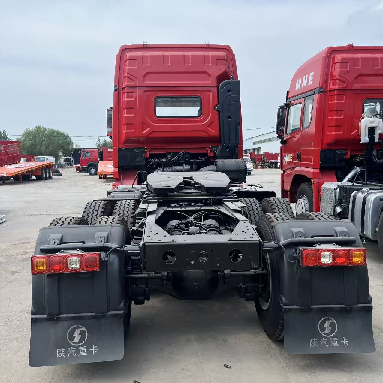 SHACMAN X3000 6×4 Tractor Truck image 4