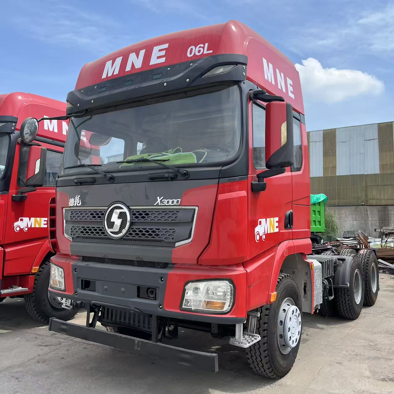 SHACMAN X3000 6×4 Tractor Truck image 2