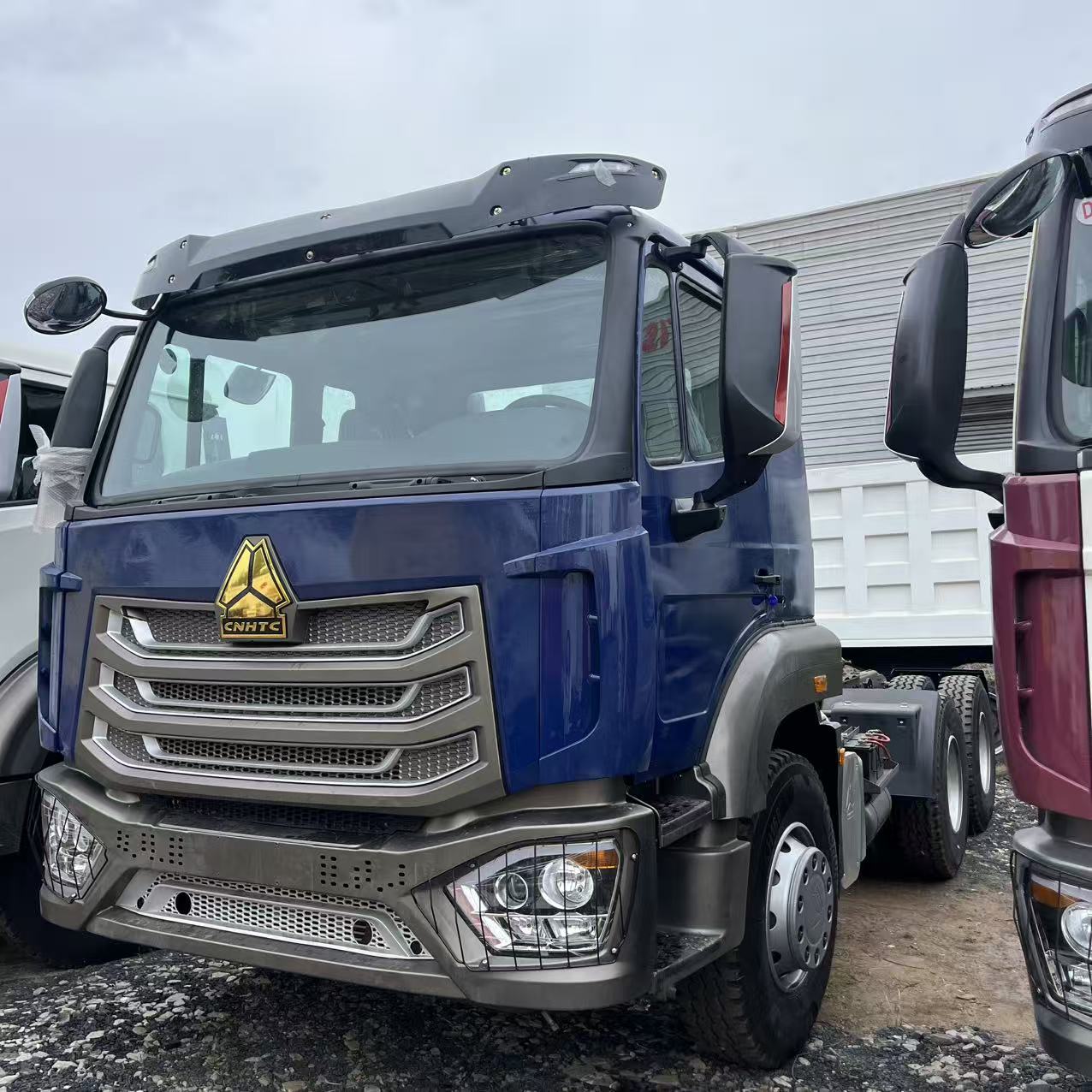 SINOTRUK HOWO NX 6×4 371HP tractor