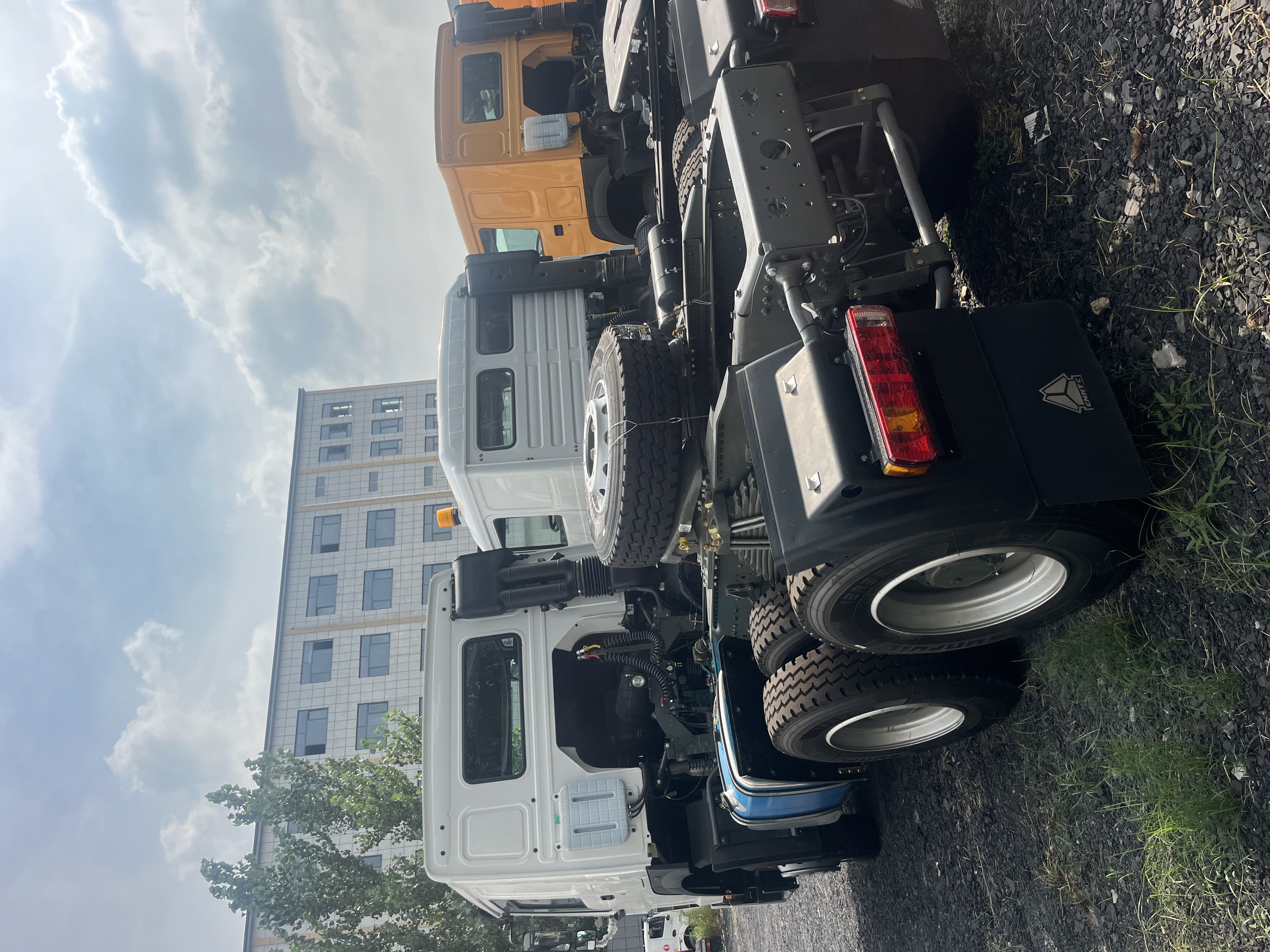 HOWO 371 HP 6×4 Tractor Truck image 4