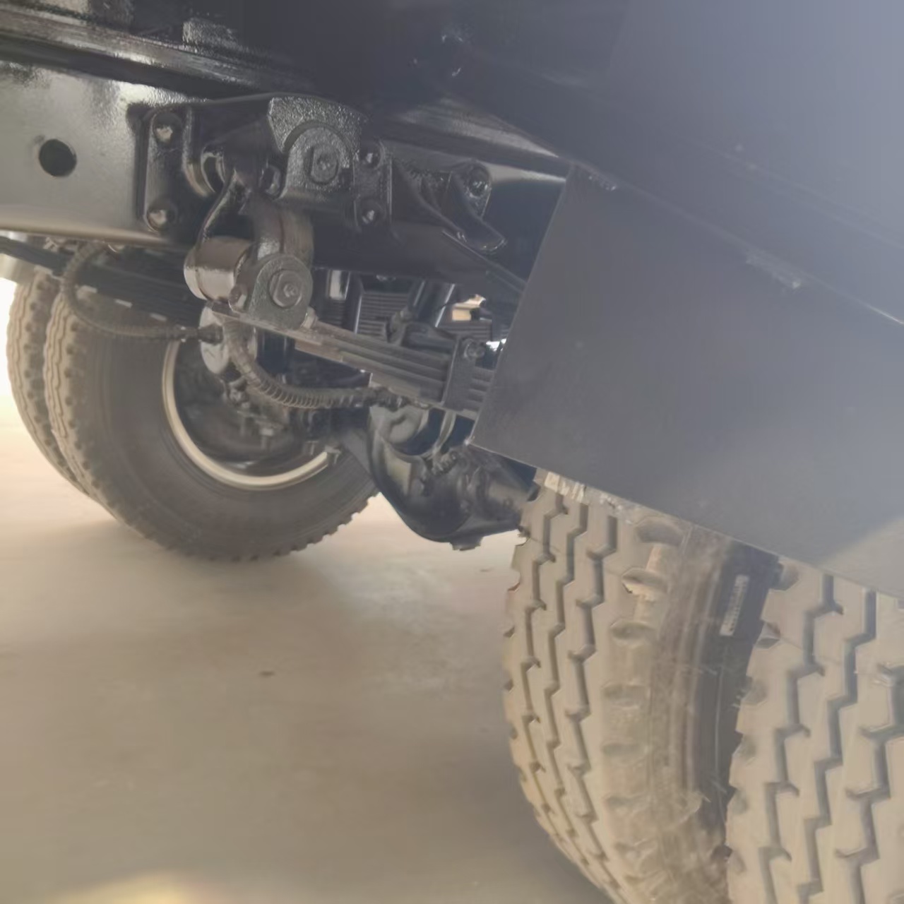 HOWO 4×2 Box Truck, RHD (Right‑hand drive) image 5