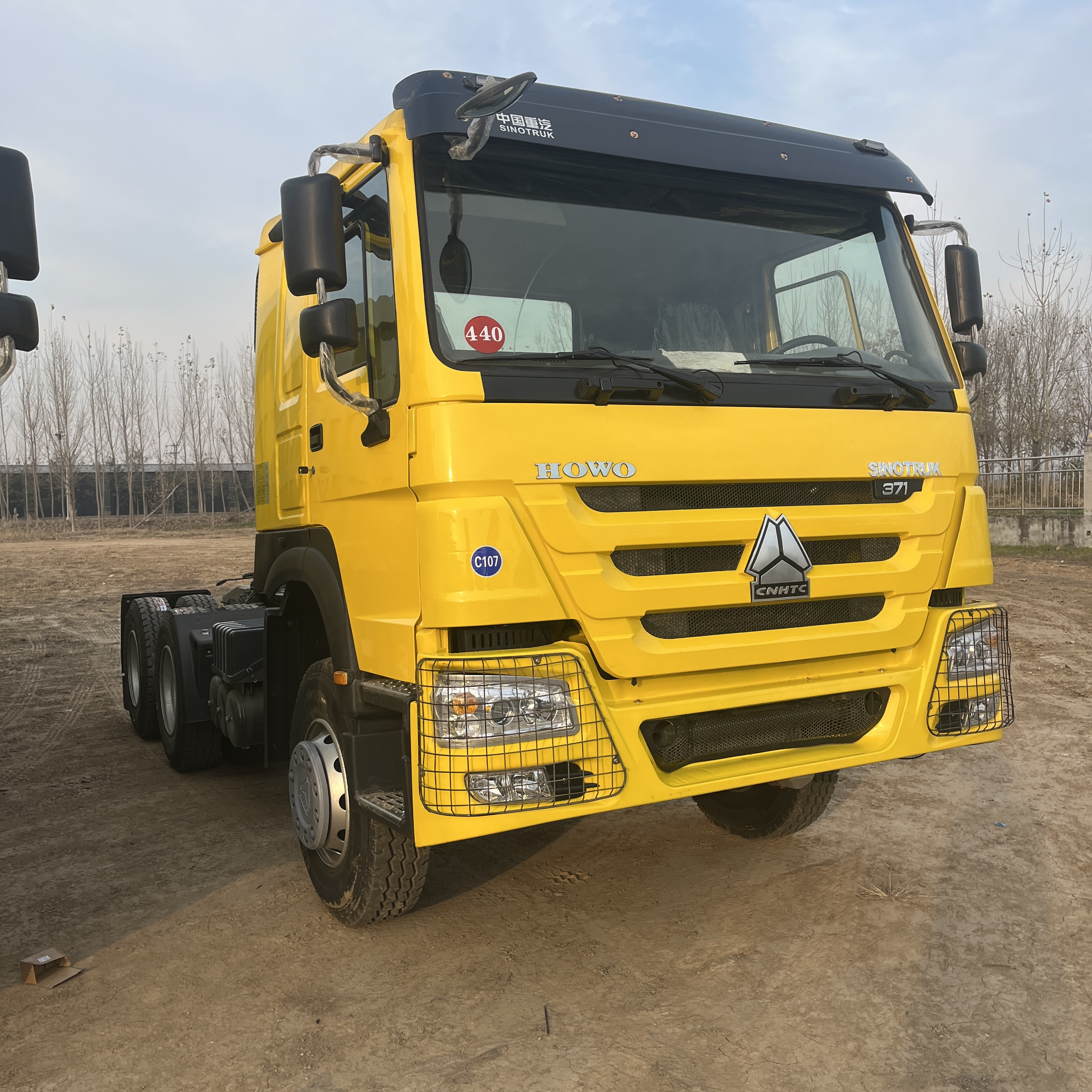 HOWO 6×4 Tractor Head 371HP image 4