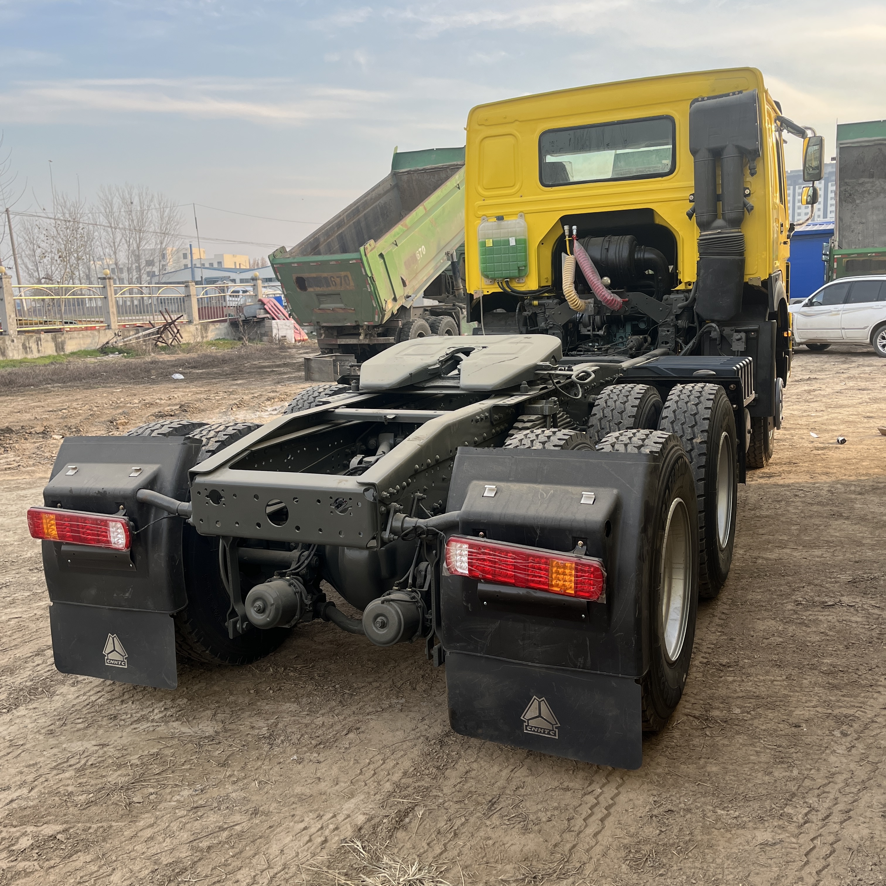HOWO 6×4 Tractor Head 371HP image 2