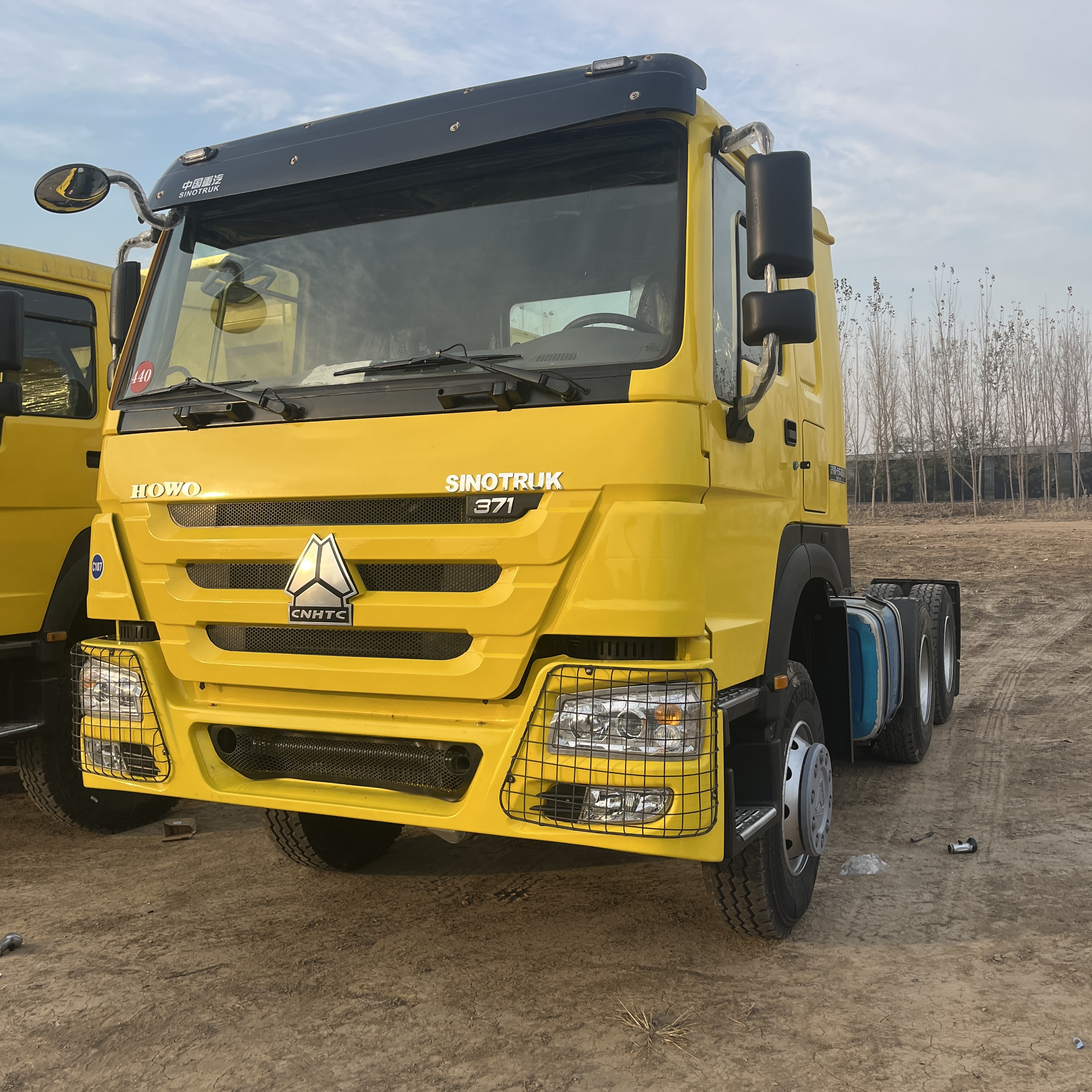 HOWO 6×4 Tractor Head 371HP image 5