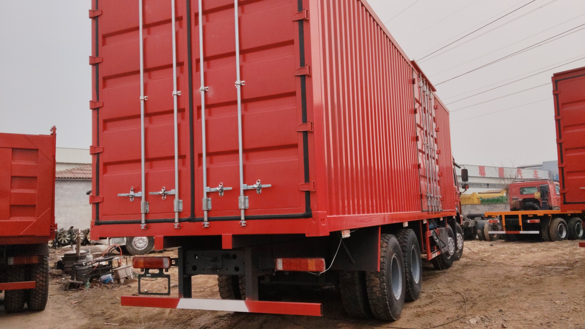 Howo 8×4 box truck image 2