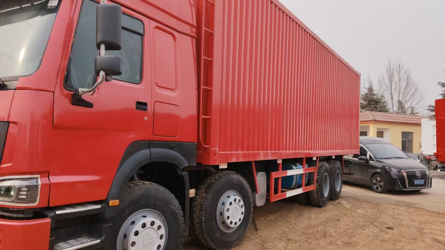 Howo 8×4 box truck image 4