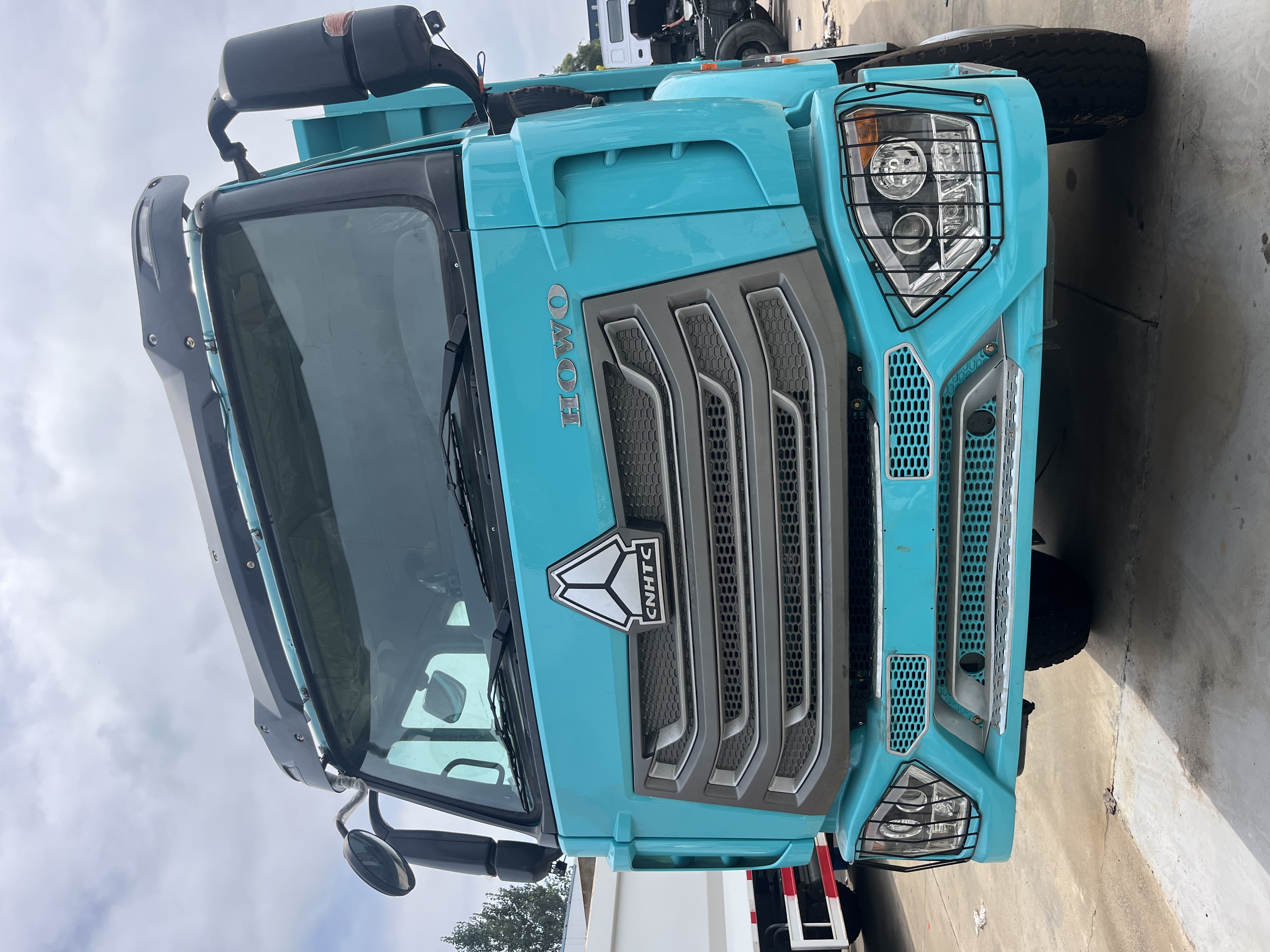 HOWO NX 6×4 Tipper Truck, 371 HP image 2