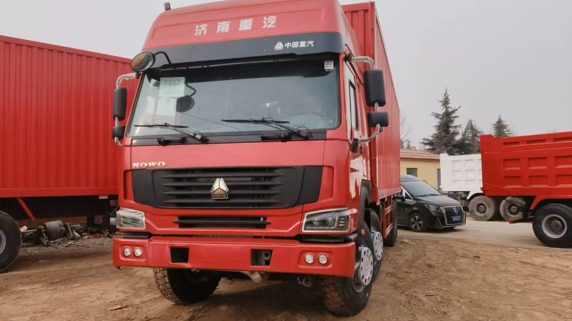 HOWO 8×4 380HP Box-type Cargo
