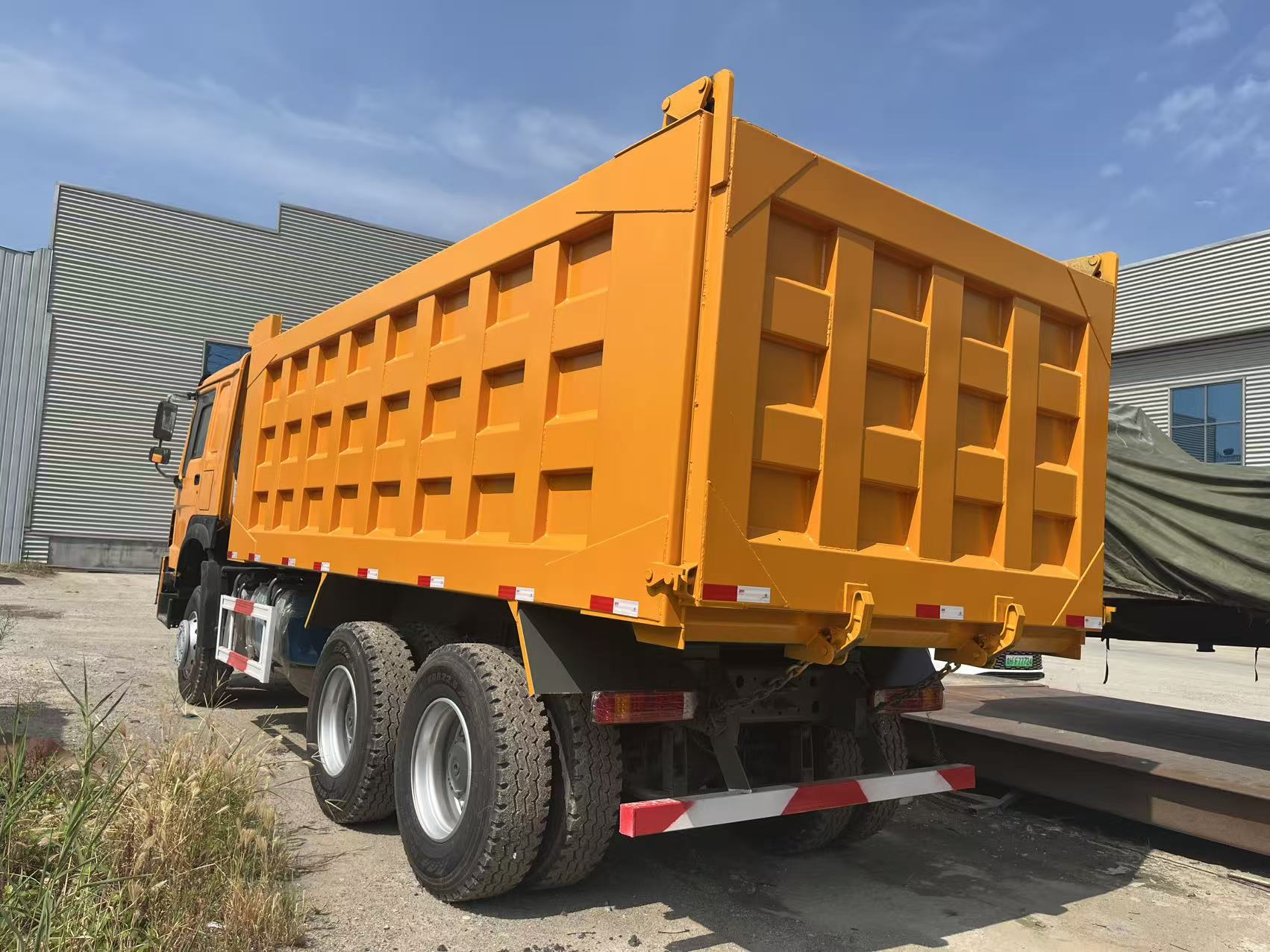 HOWO 371HP 6×4 dump truck image 3