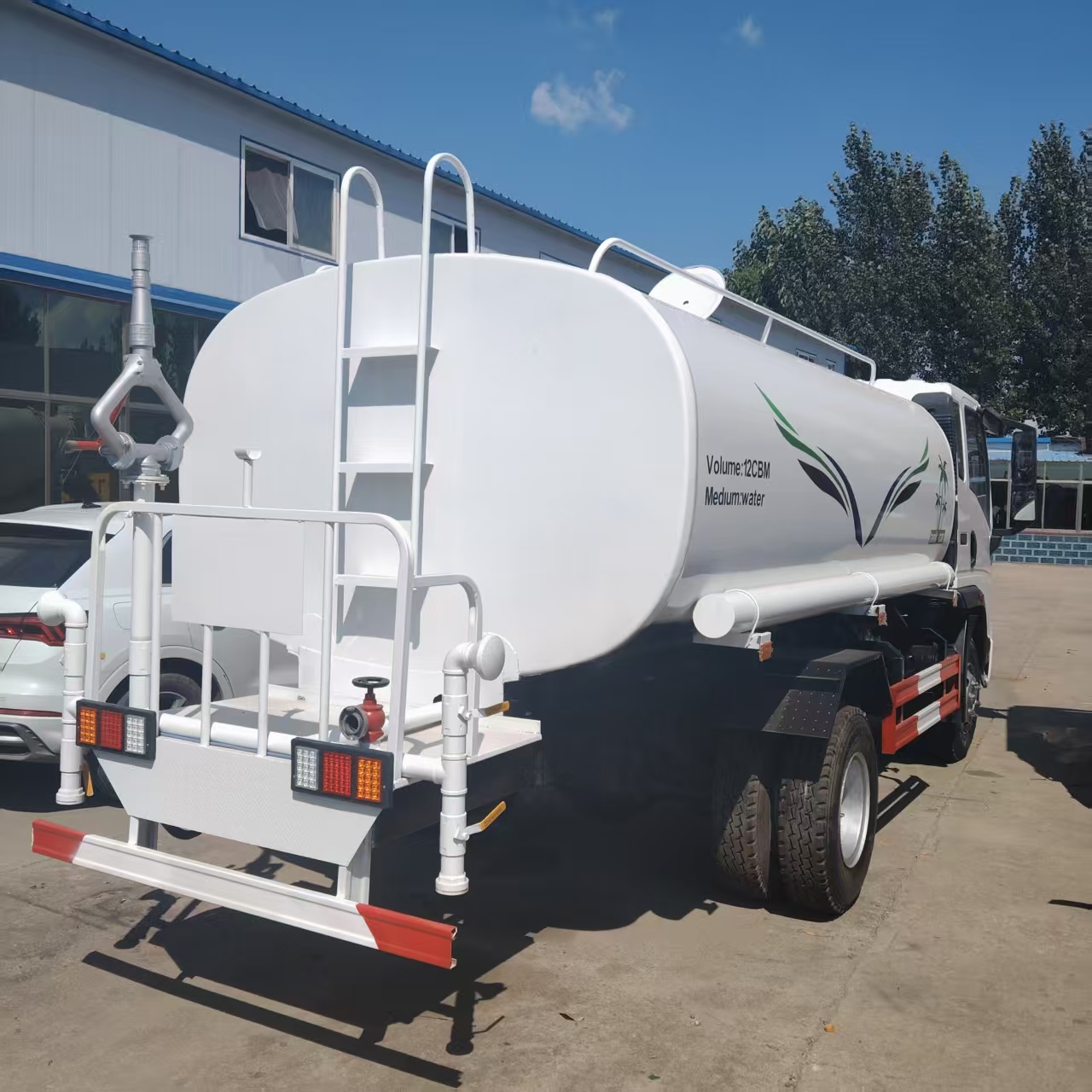 HOWO 4×2 water sprinkler truck image 8
