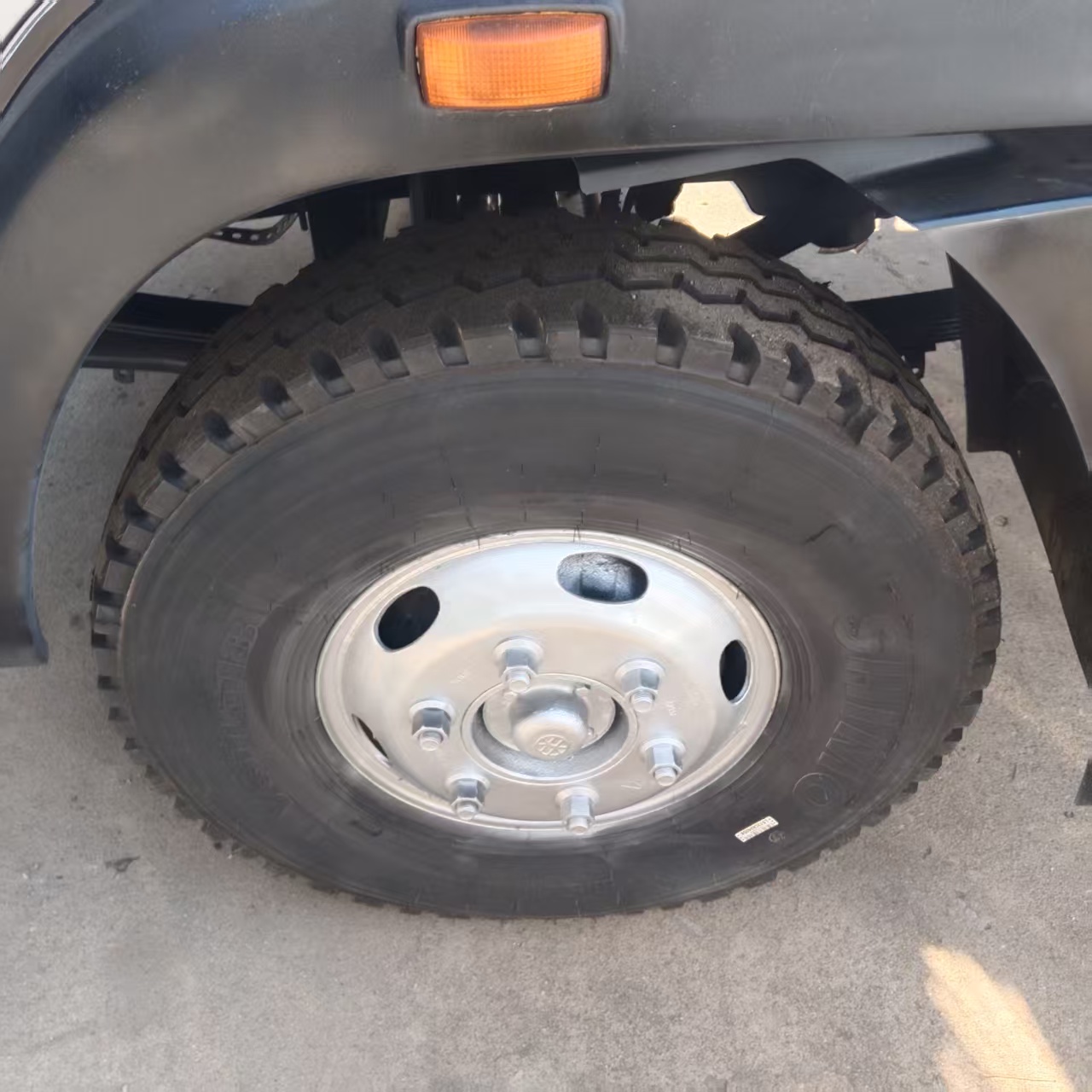 HOWO 4×2 water sprinkler truck image 4