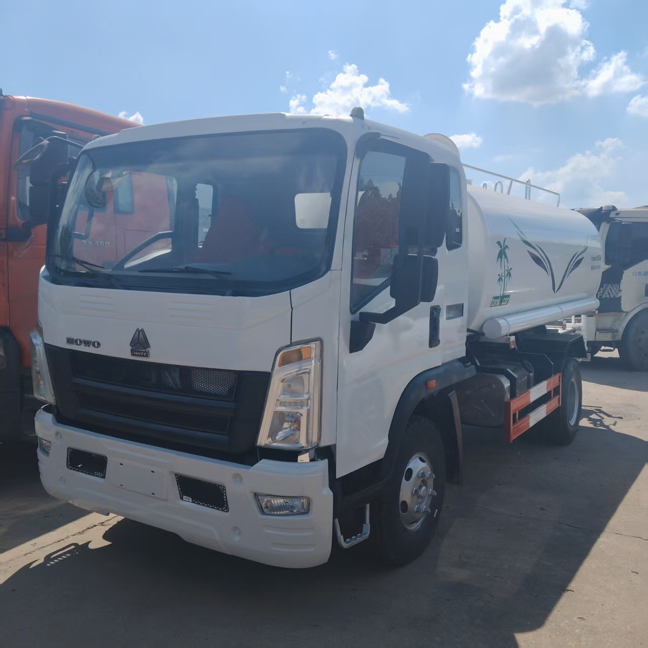 HOWO 4×2 water sprinkler truck image 2