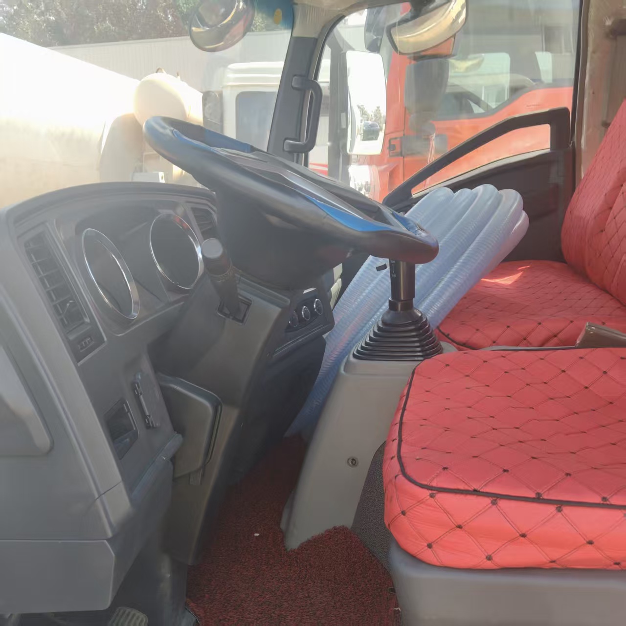 HOWO 4×2 water sprinkler truck image 3
