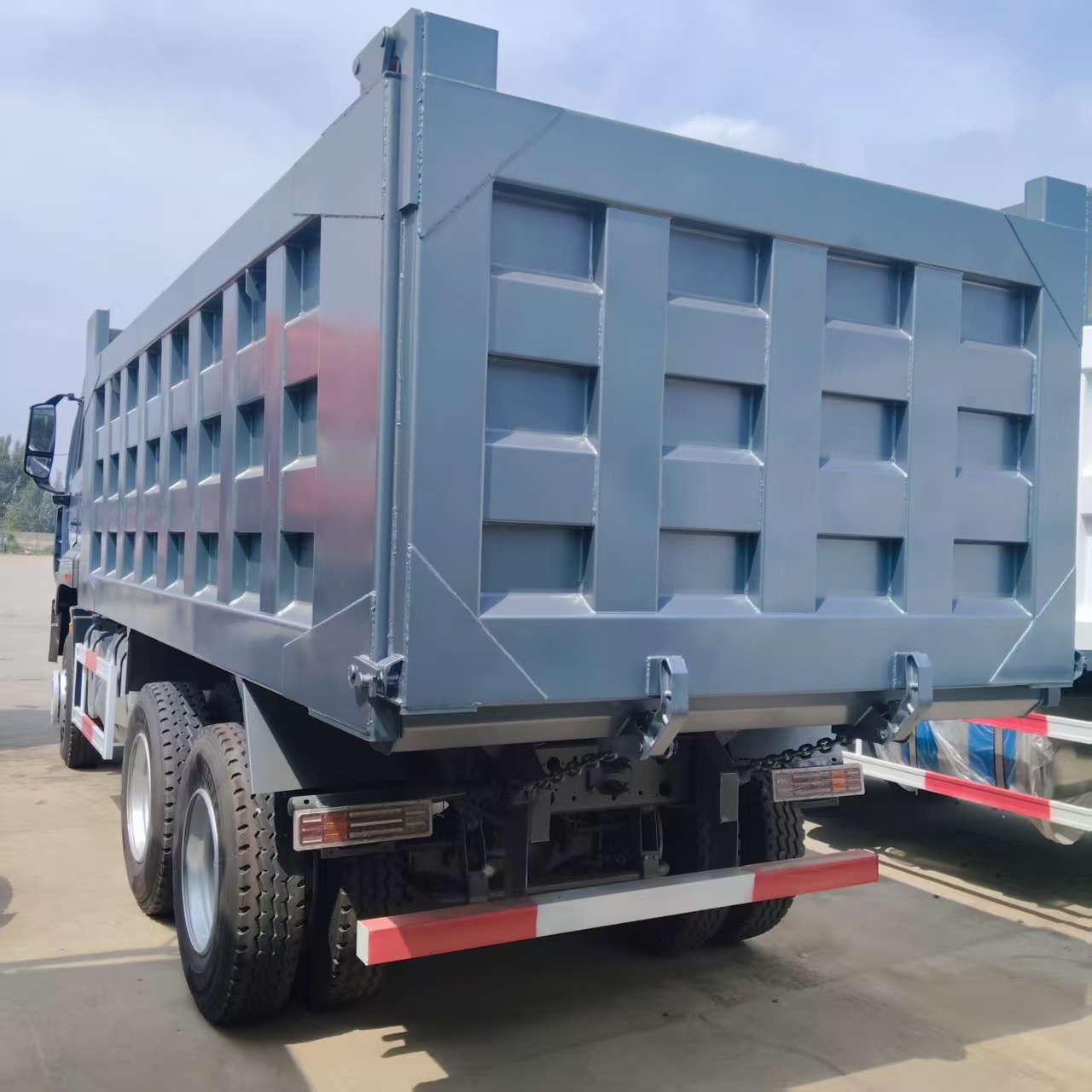 HOWO NX 6×4 dump truck image 5
