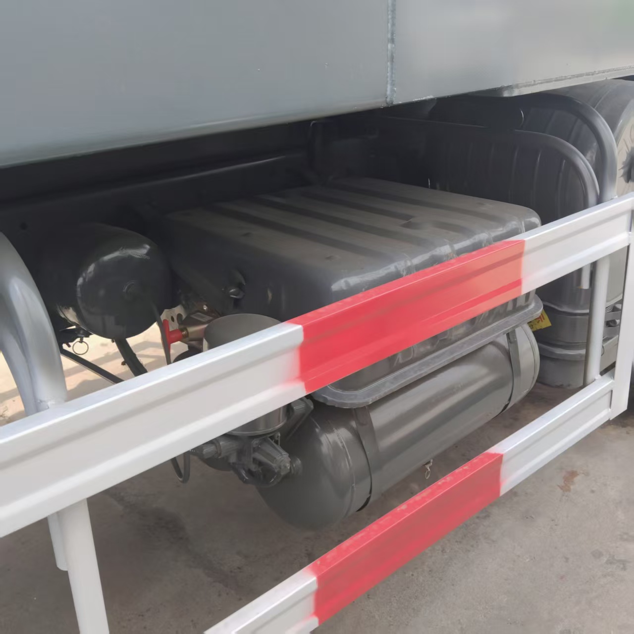 HOWO NX 6×4 dump truck image 7