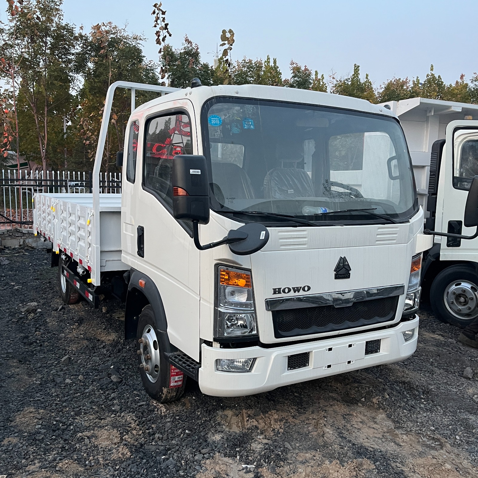 Howo 4×2 flatbed truck image 5