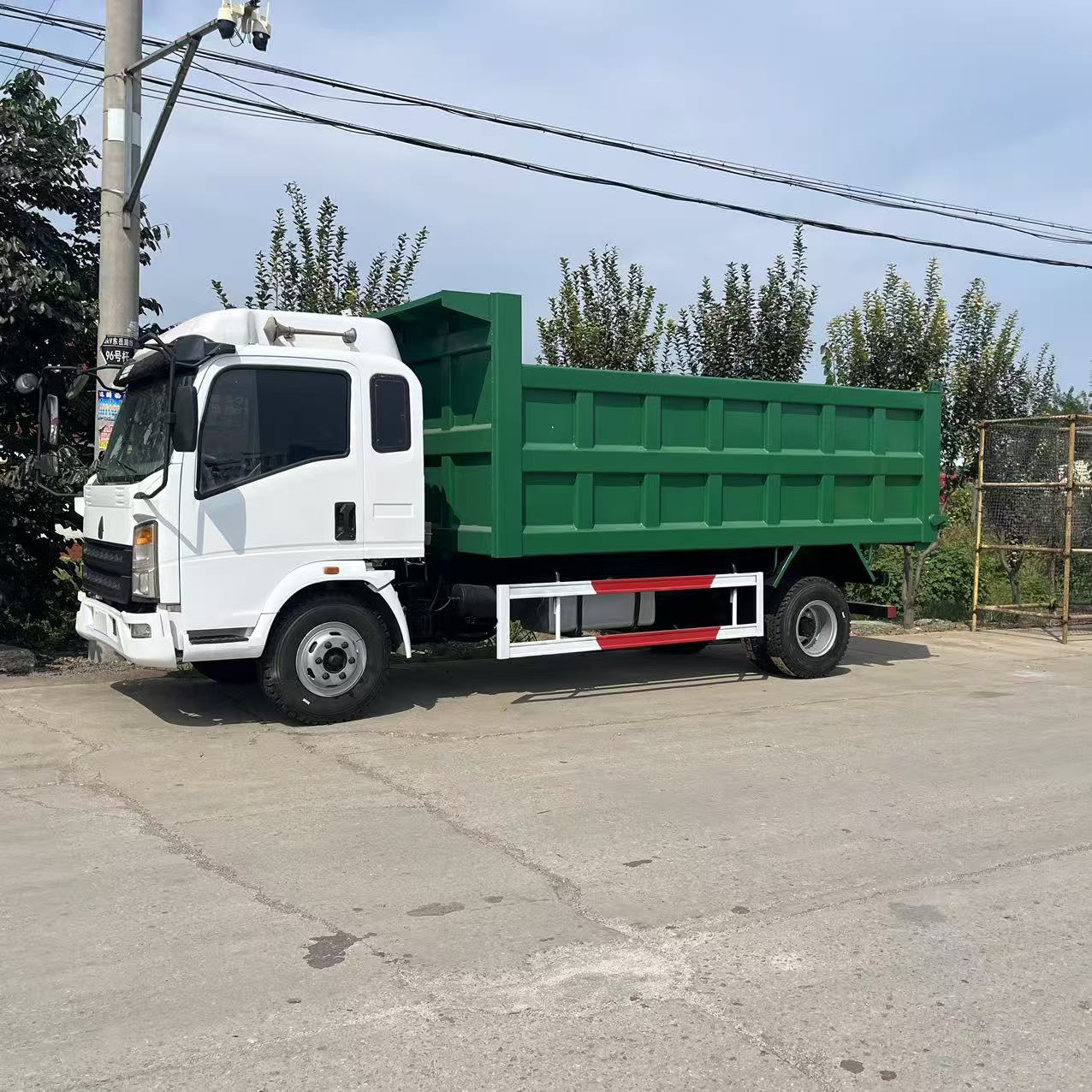 HOWO 4×2 Dump Truck 130HP image 3