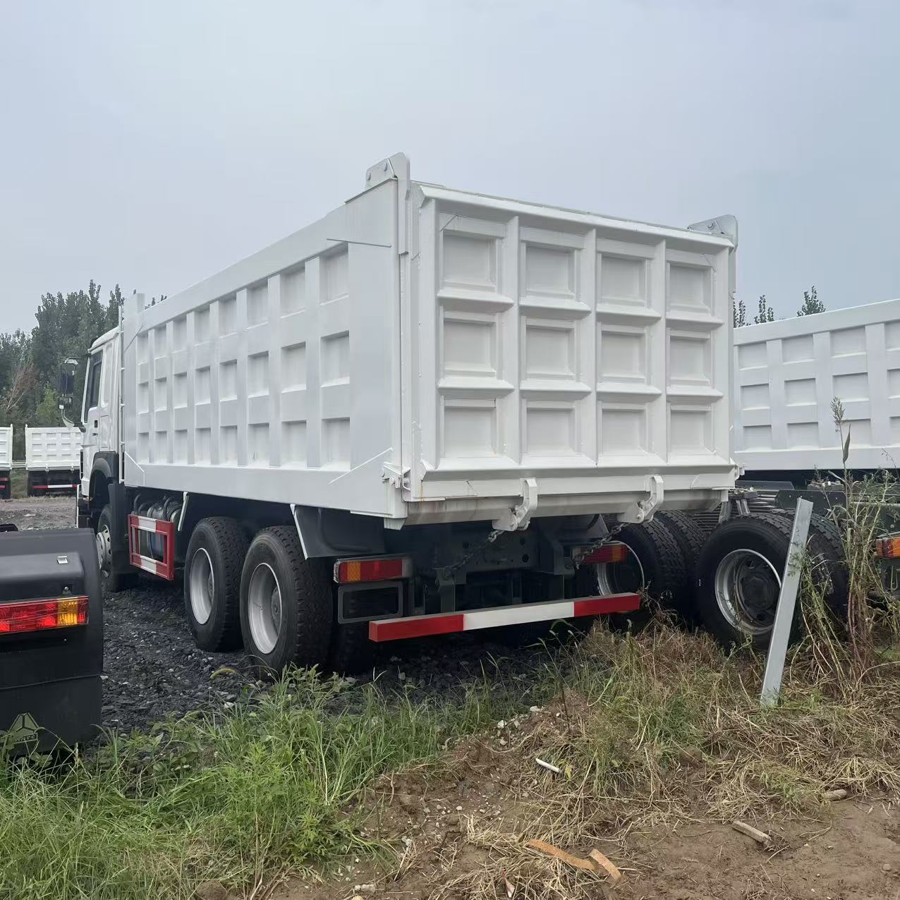 Howo 6×4 dump trucks, also known as muck trucks, suitable for construction, earthwork and sand & stone projects. image 5