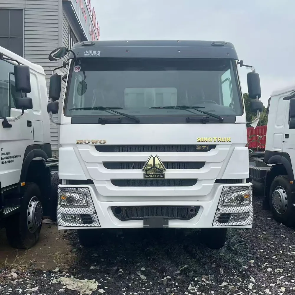 Howo 6×4 dump trucks, also known as muck trucks, suitable for construction, earthwork and sand & stone projects.