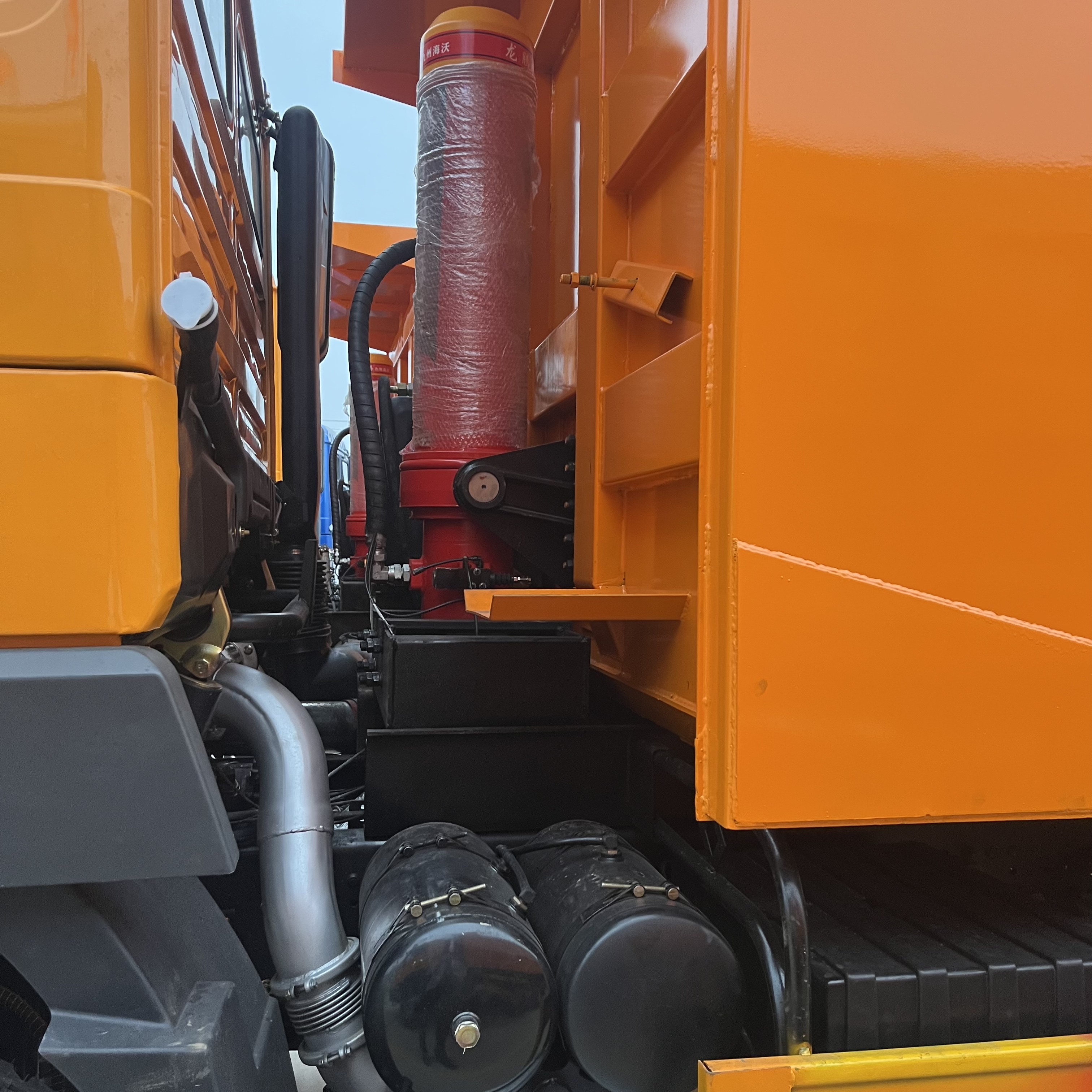 Shacman F3000 6×4 Dump Truck, 380HP image 3