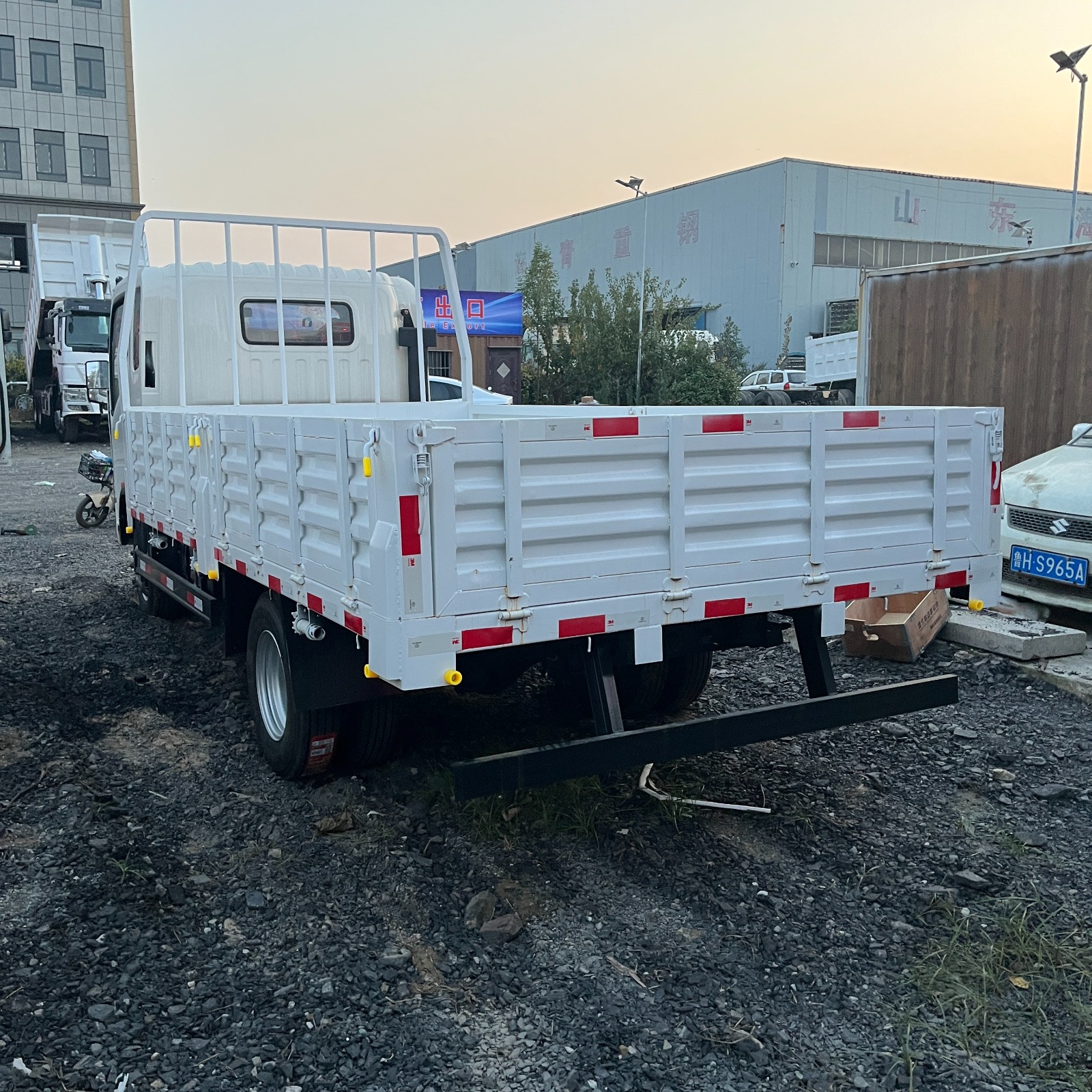 HOWO 4×2 Flatbed Cargo Truck