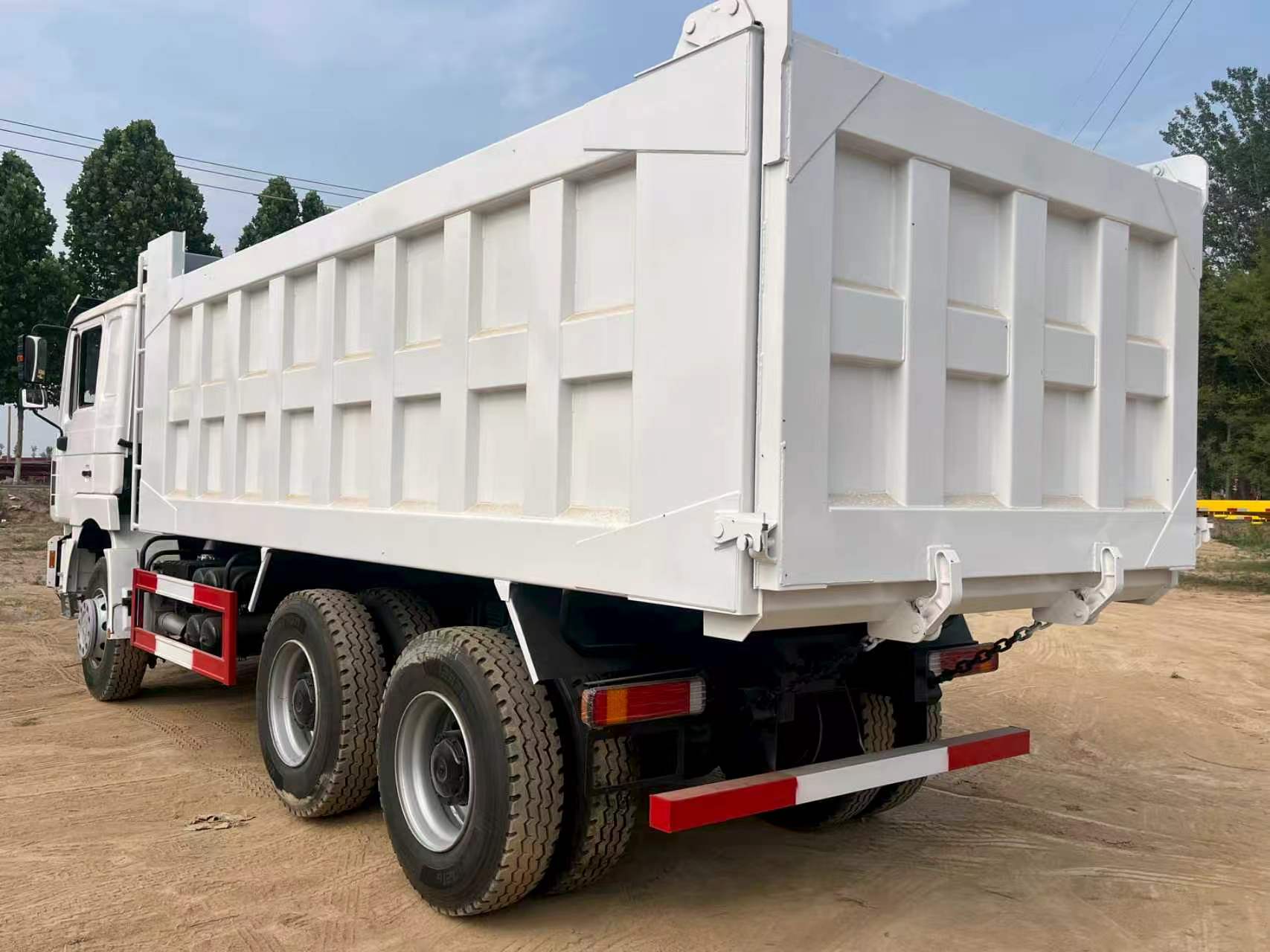 SHACMAN F3000 Dump Truck 6×4 image 2