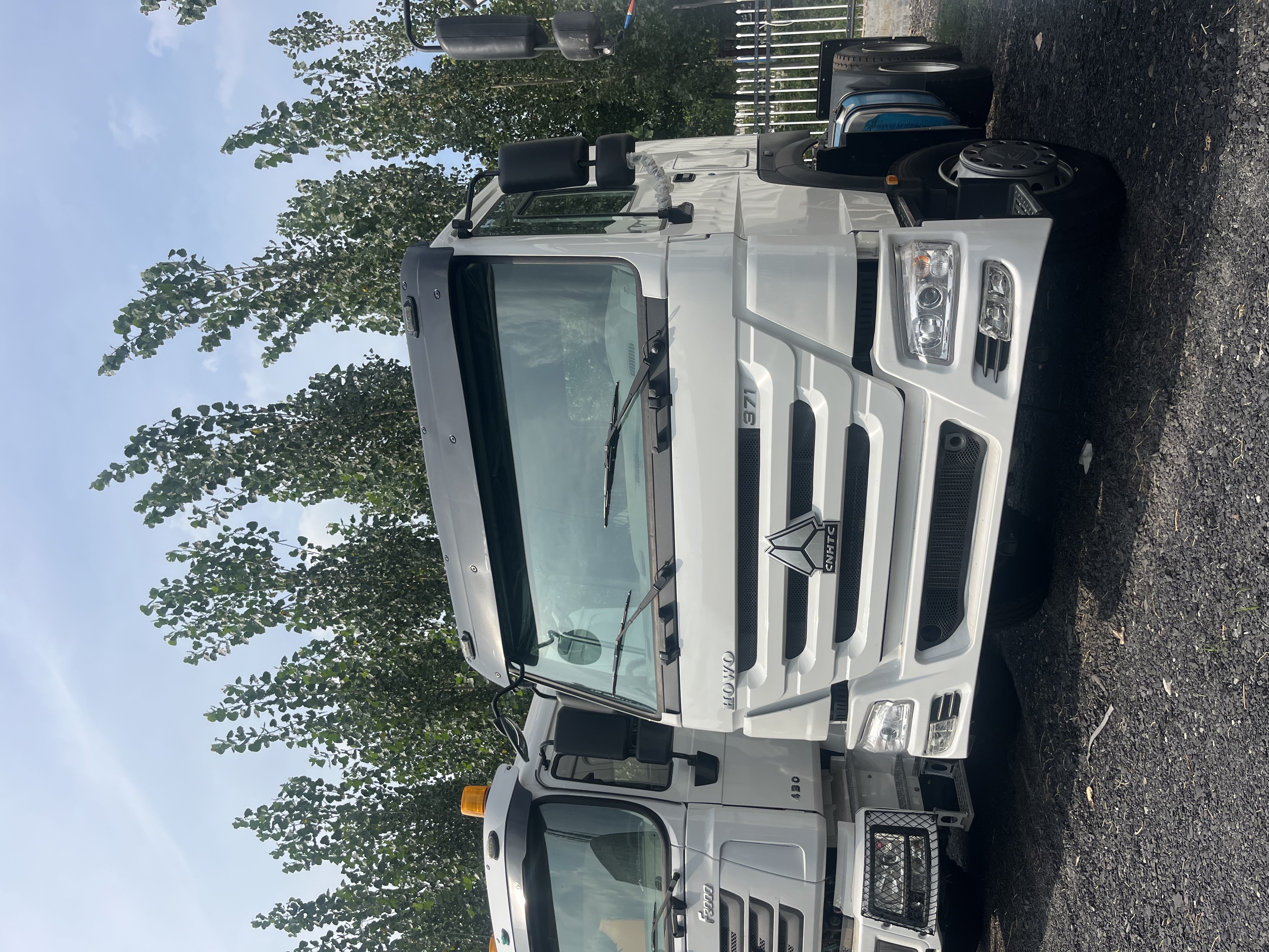 HOWO 6×4 Tractor Truck, 371HP image 2