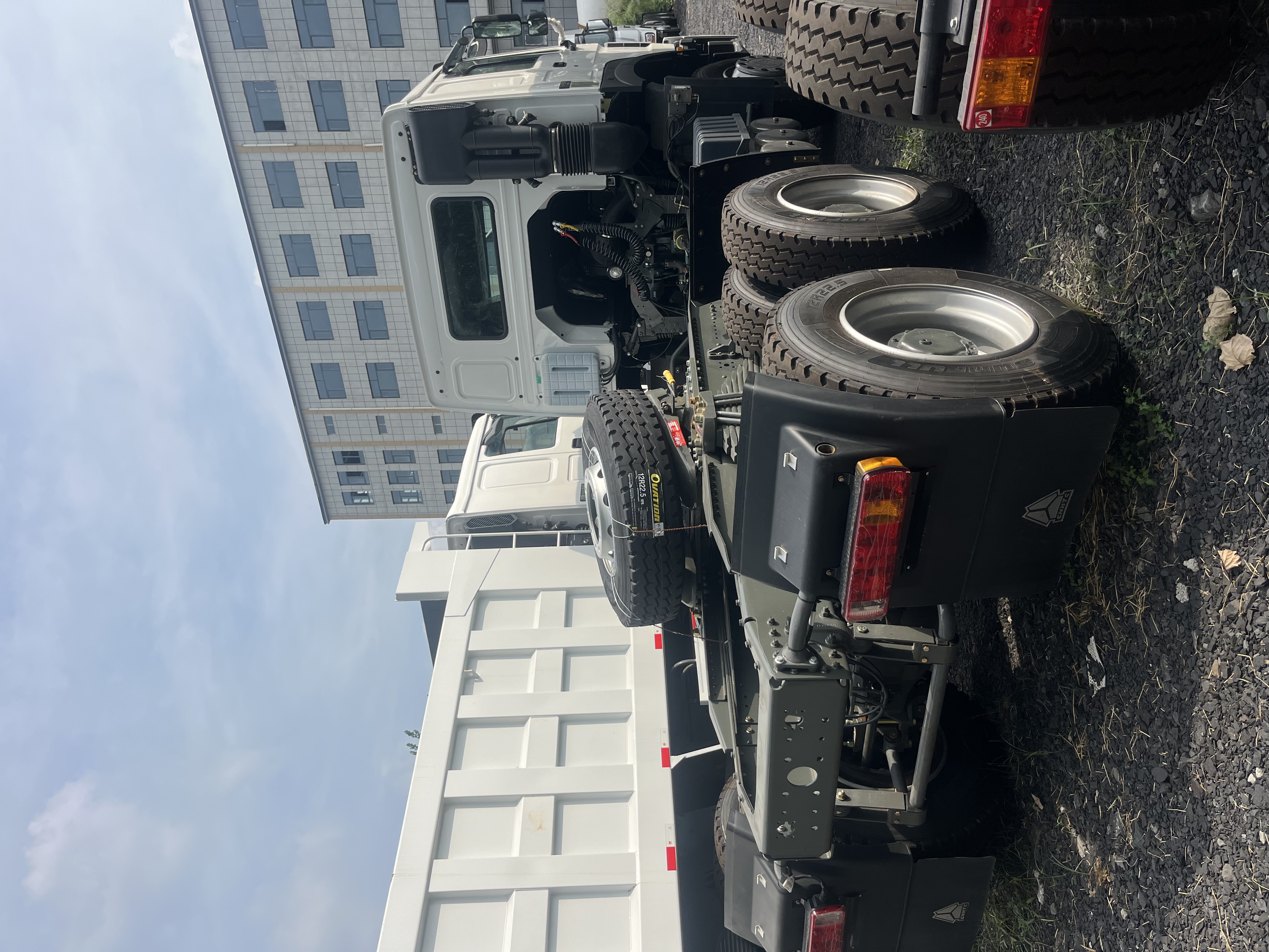 HOWO 6×4 Tractor Truck, 371HP image 3